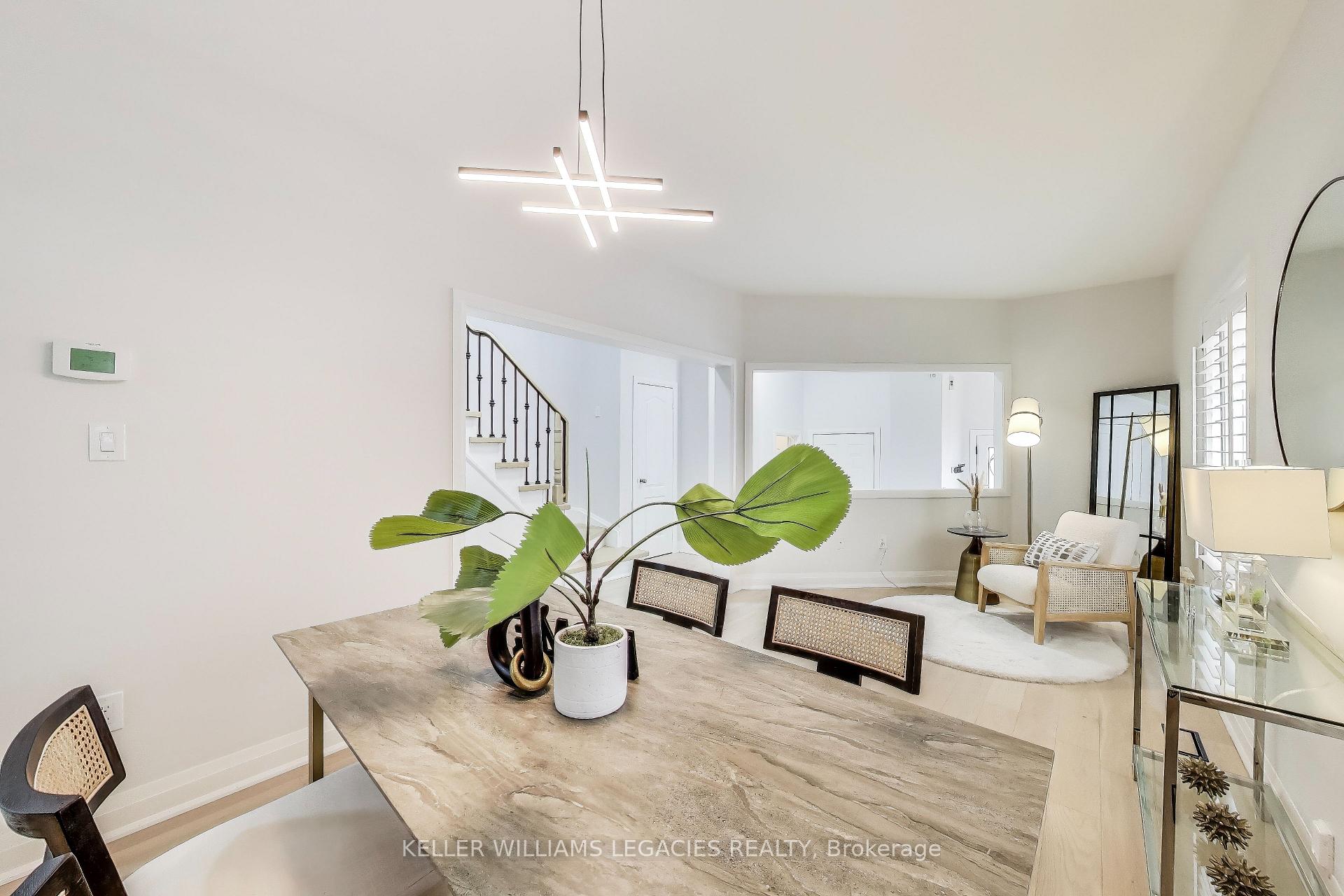 Photo 6 of 12 Tuscana Boulevard, Vaughan, Patterson — HOMEH
