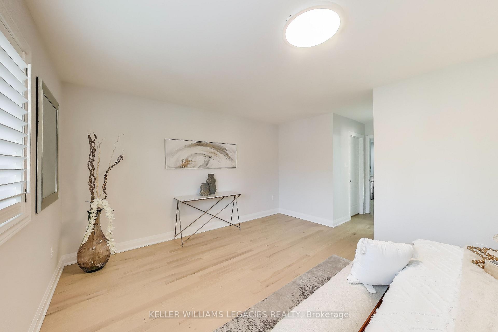 Photo 19 of 12 Tuscana Boulevard, Vaughan, Patterson — HOMEH