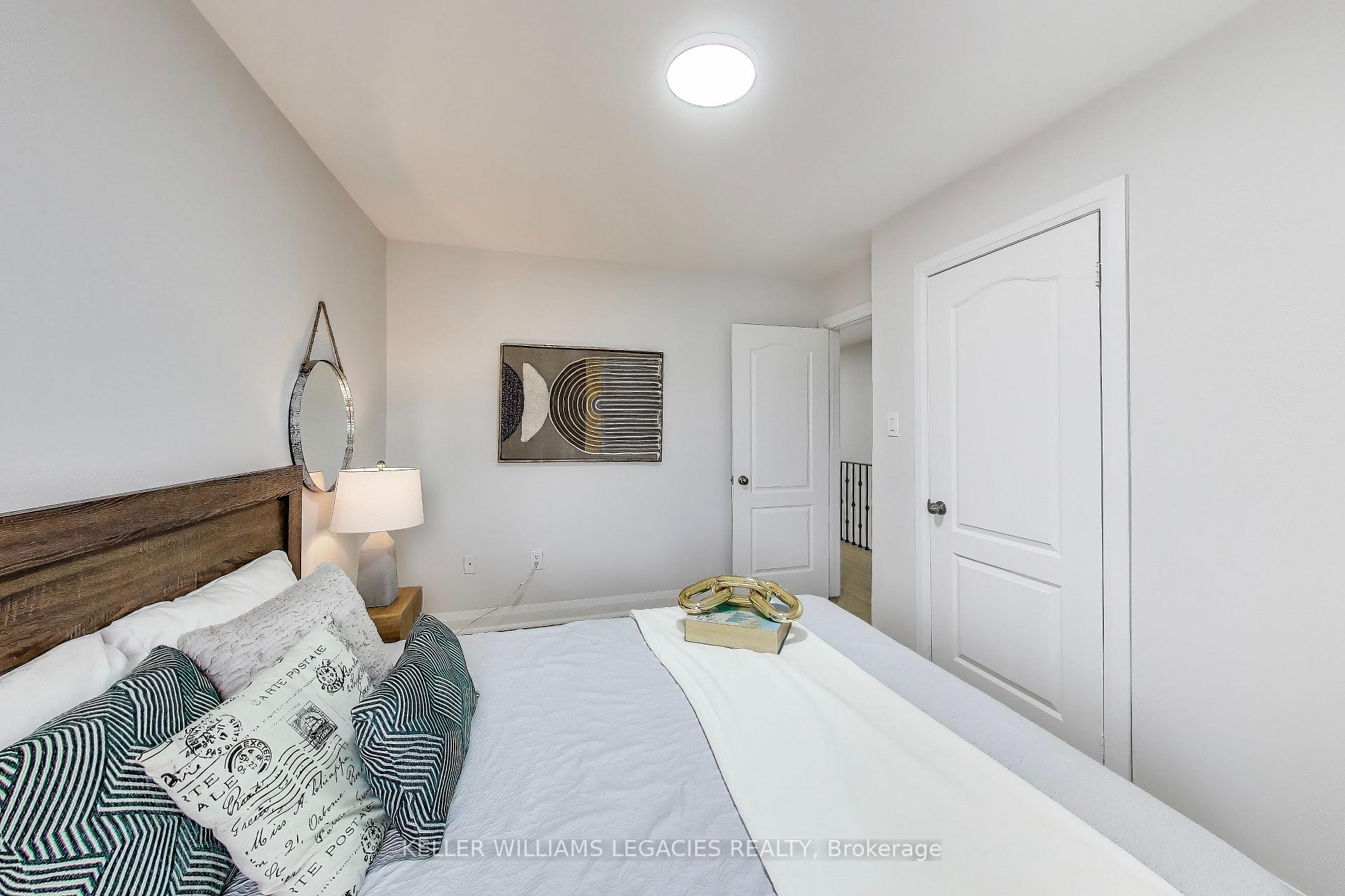 Photo 23 of 12 Tuscana Boulevard, Vaughan, Patterson — HOMEH