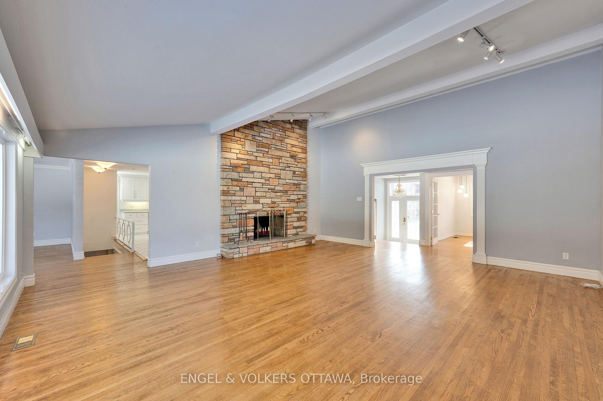 Photo 4 of 2044 Chalmers Road, Ottawa, Faircrest Heights — HOMEH