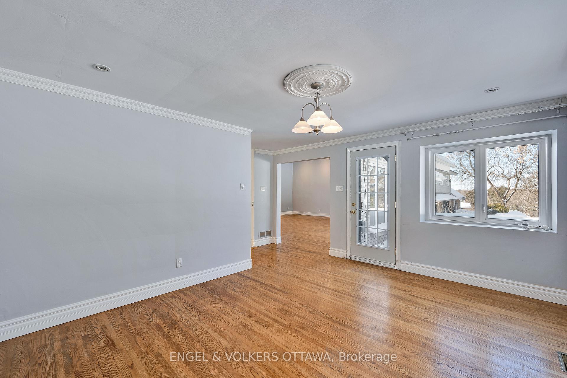 Photo 9 of 2044 Chalmers Road, Ottawa, Faircrest Heights — HOMEH
