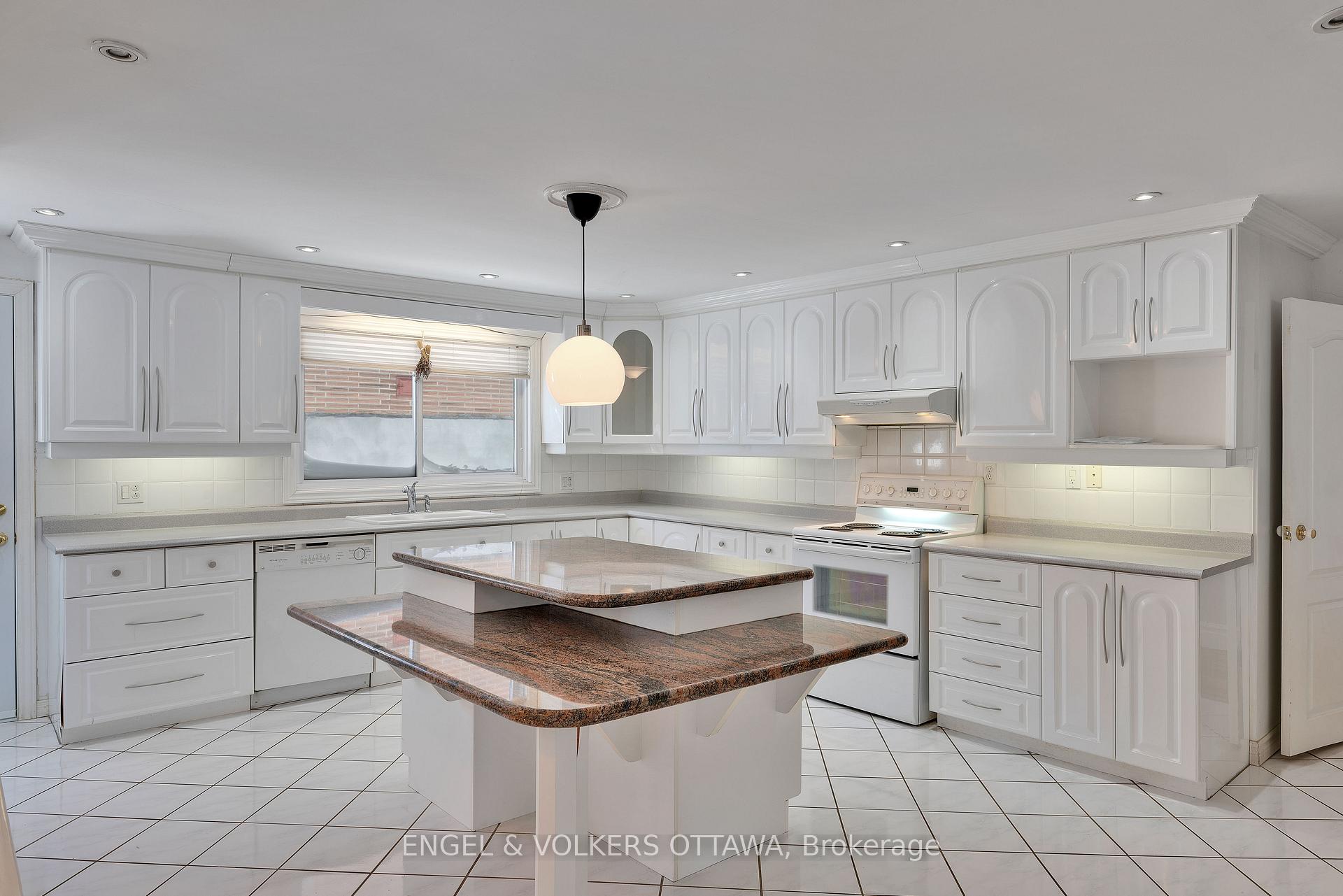 Photo 8 of 2044 Chalmers Road, Ottawa, Faircrest Heights — HOMEH