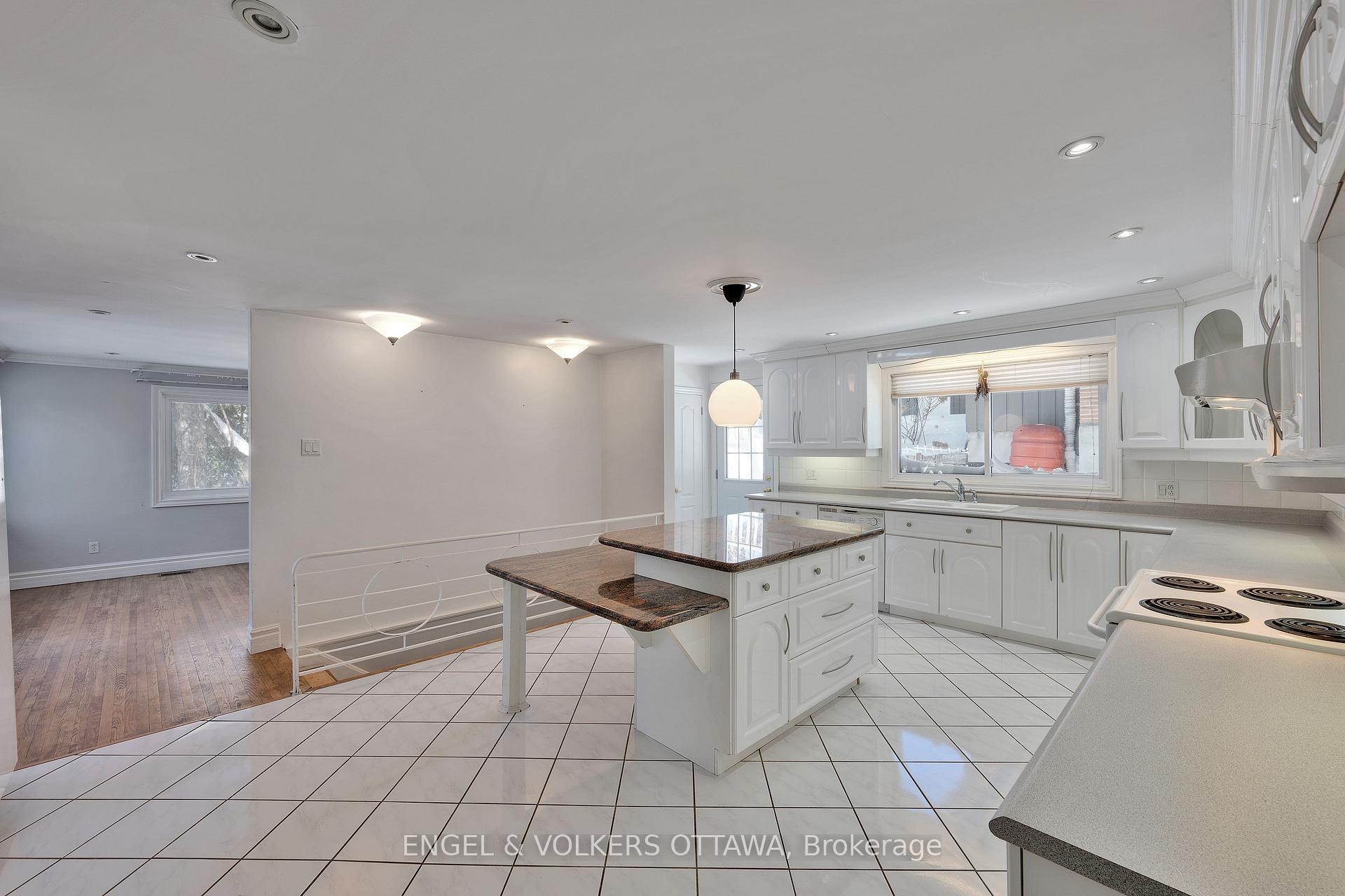 Photo 10 of 2044 Chalmers Road, Ottawa, Faircrest Heights — HOMEH