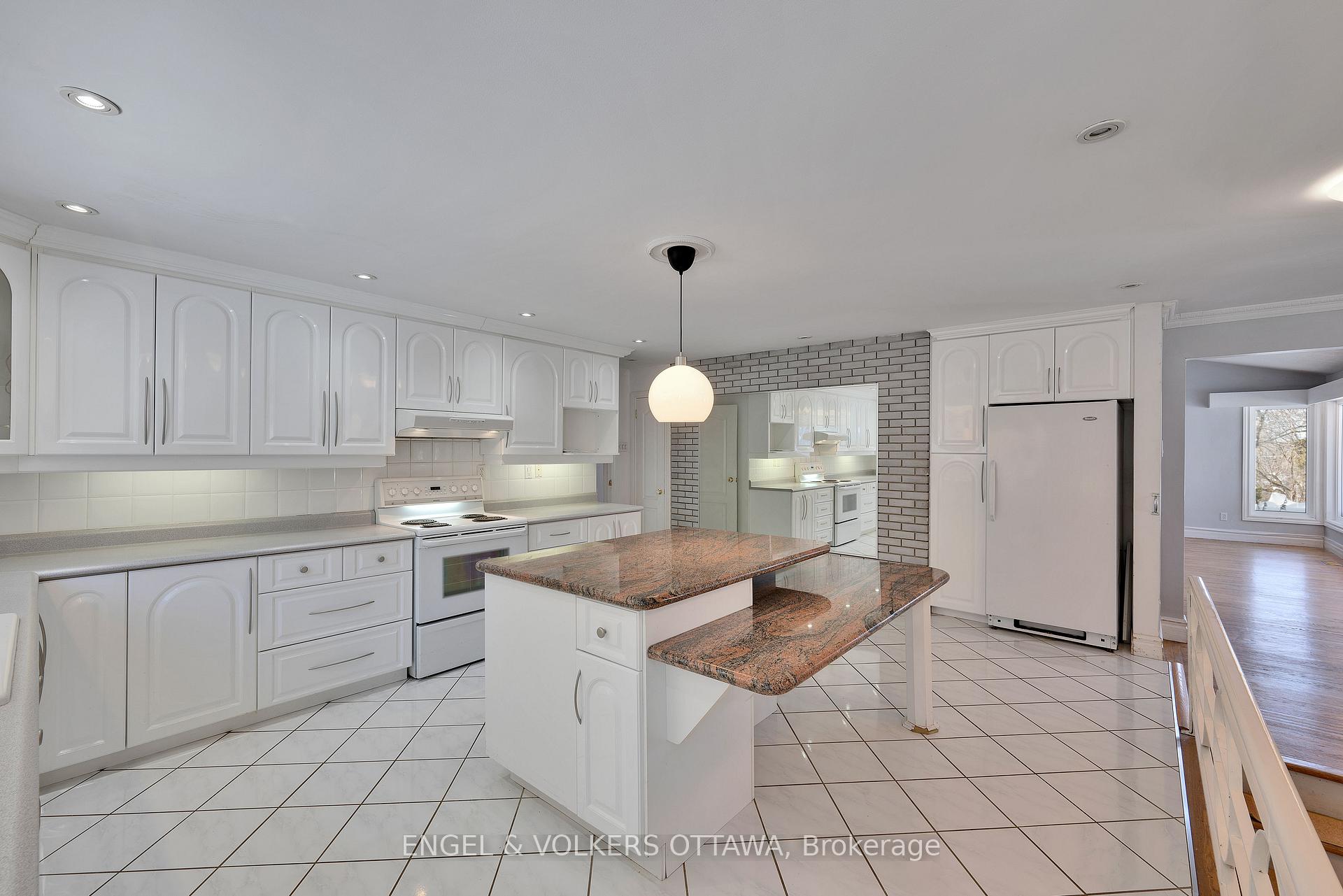 Photo 12 of 2044 Chalmers Road, Ottawa, Faircrest Heights — HOMEH