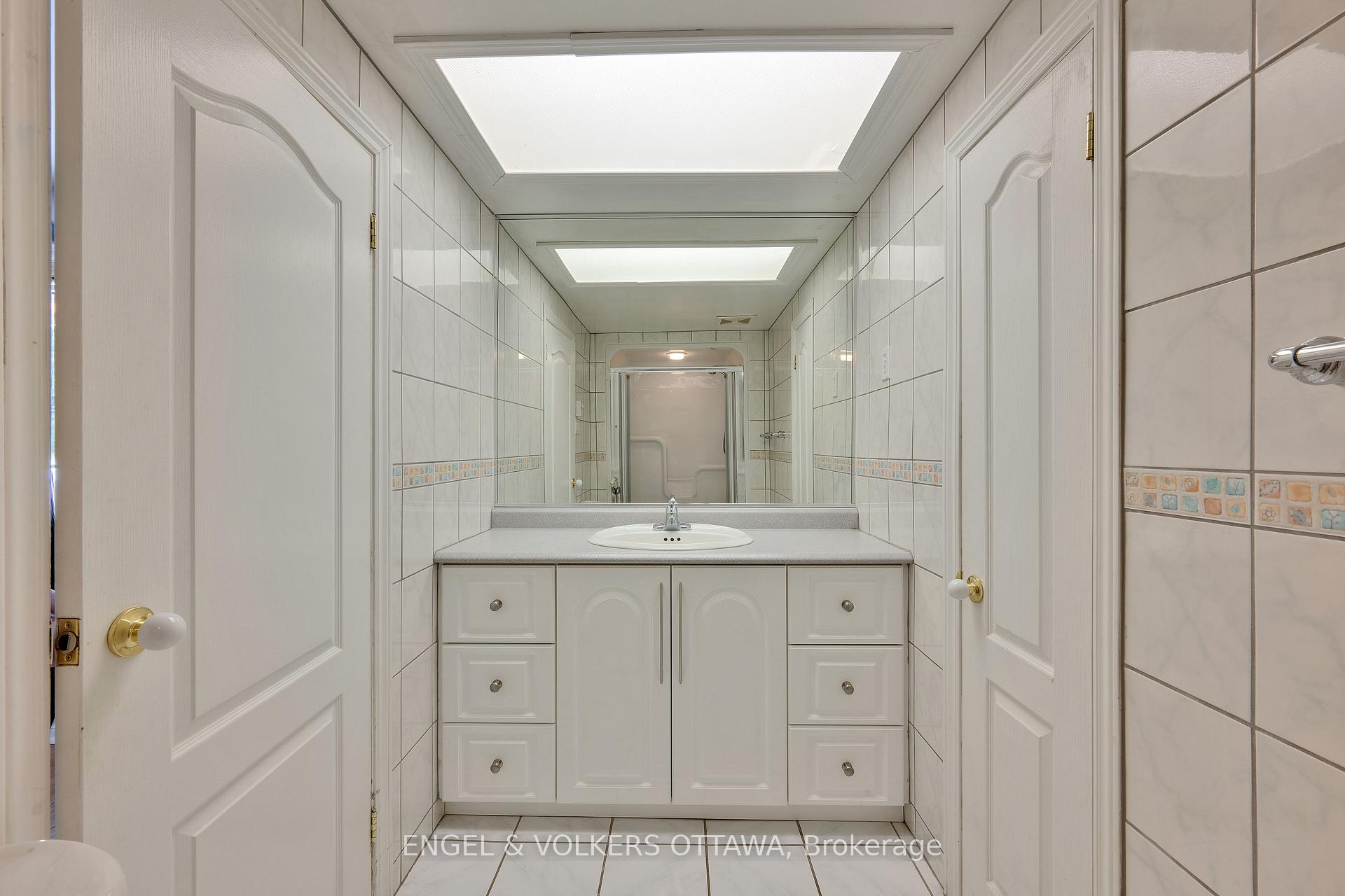 Photo 16 of 2044 Chalmers Road, Ottawa, Faircrest Heights — HOMEH