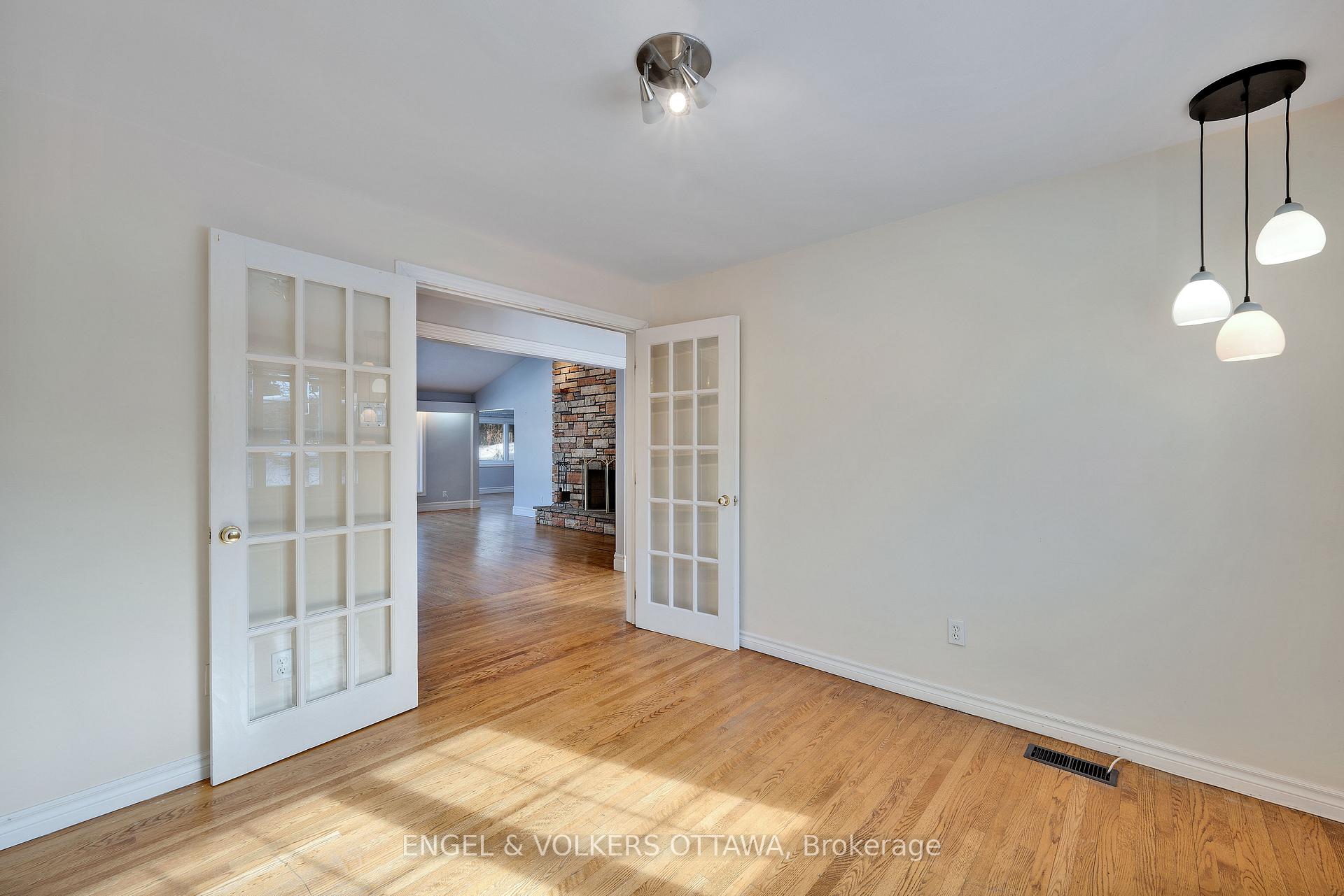Photo 19 of 2044 Chalmers Road, Ottawa, Faircrest Heights — HOMEH