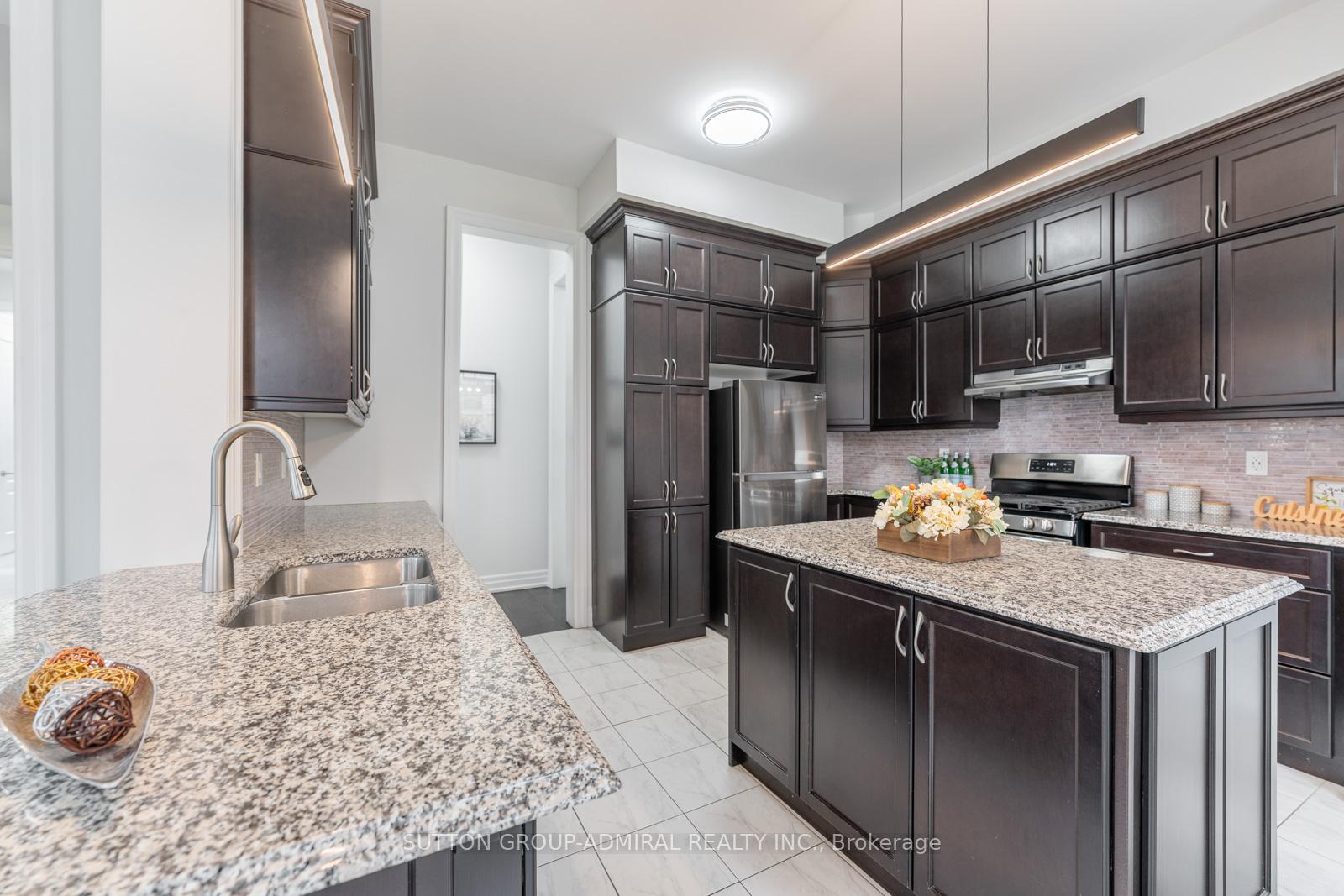 Photo 16 of 137 Faust Ridge, Vaughan, Kleinburg — HOMEH