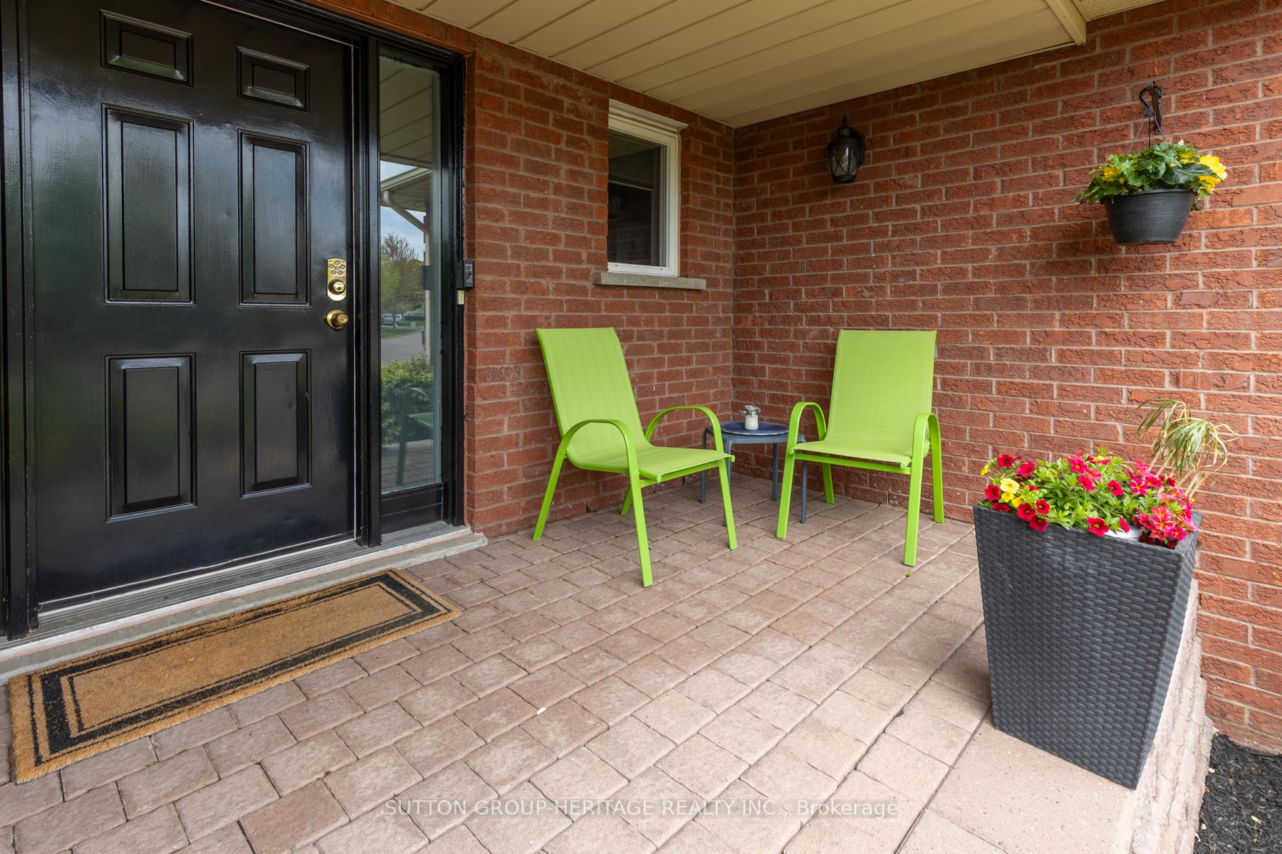 Photo 3 of 16 Winter Court, Whitby, Blue Grass Meadows — HOMEH