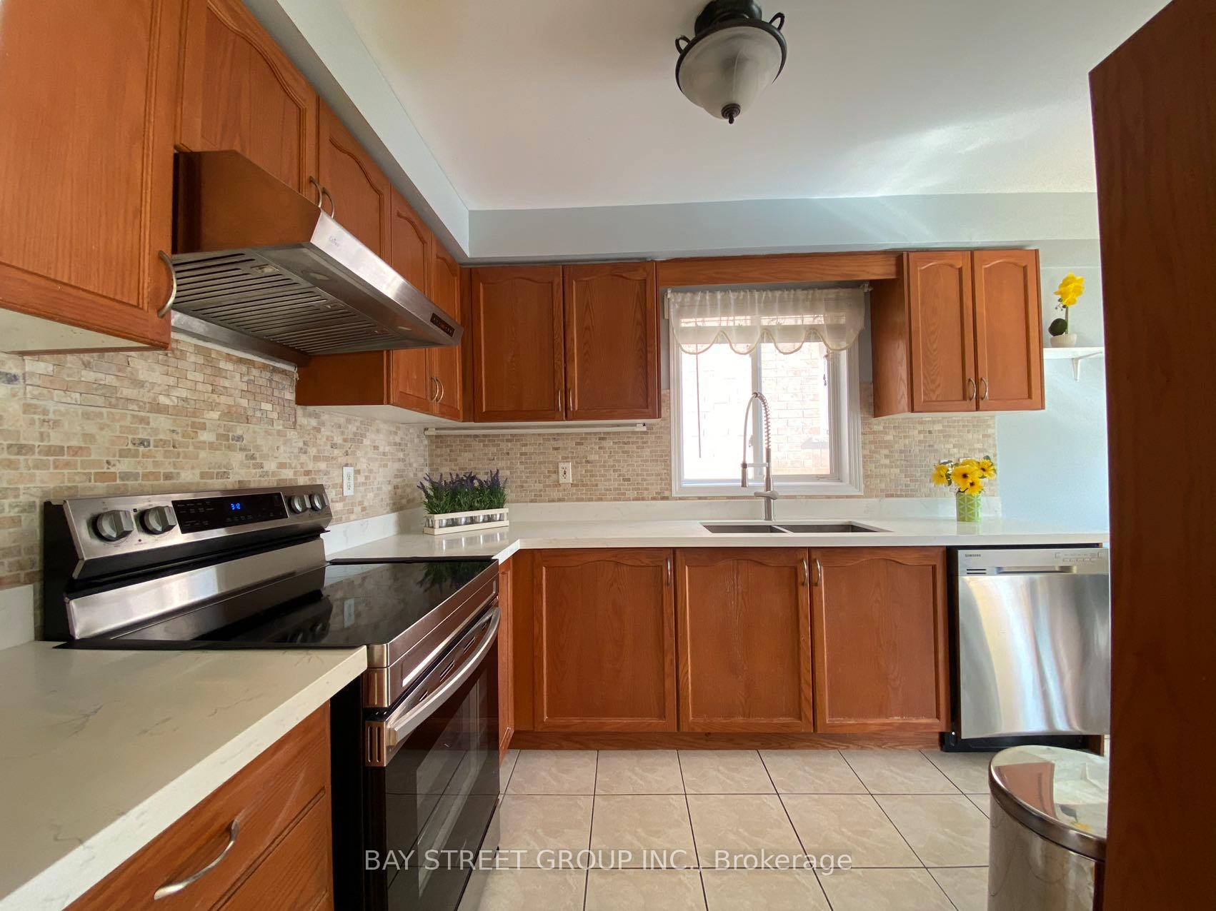 Photo 10 of 27 Neuchatel Avenue, Vaughan, Vellore Village — HOMEH