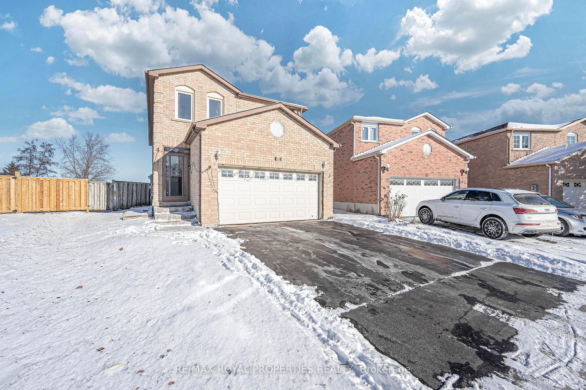 Photo 2 of 49 Page Crescent, Markham, Milliken Mills East — HOMEH