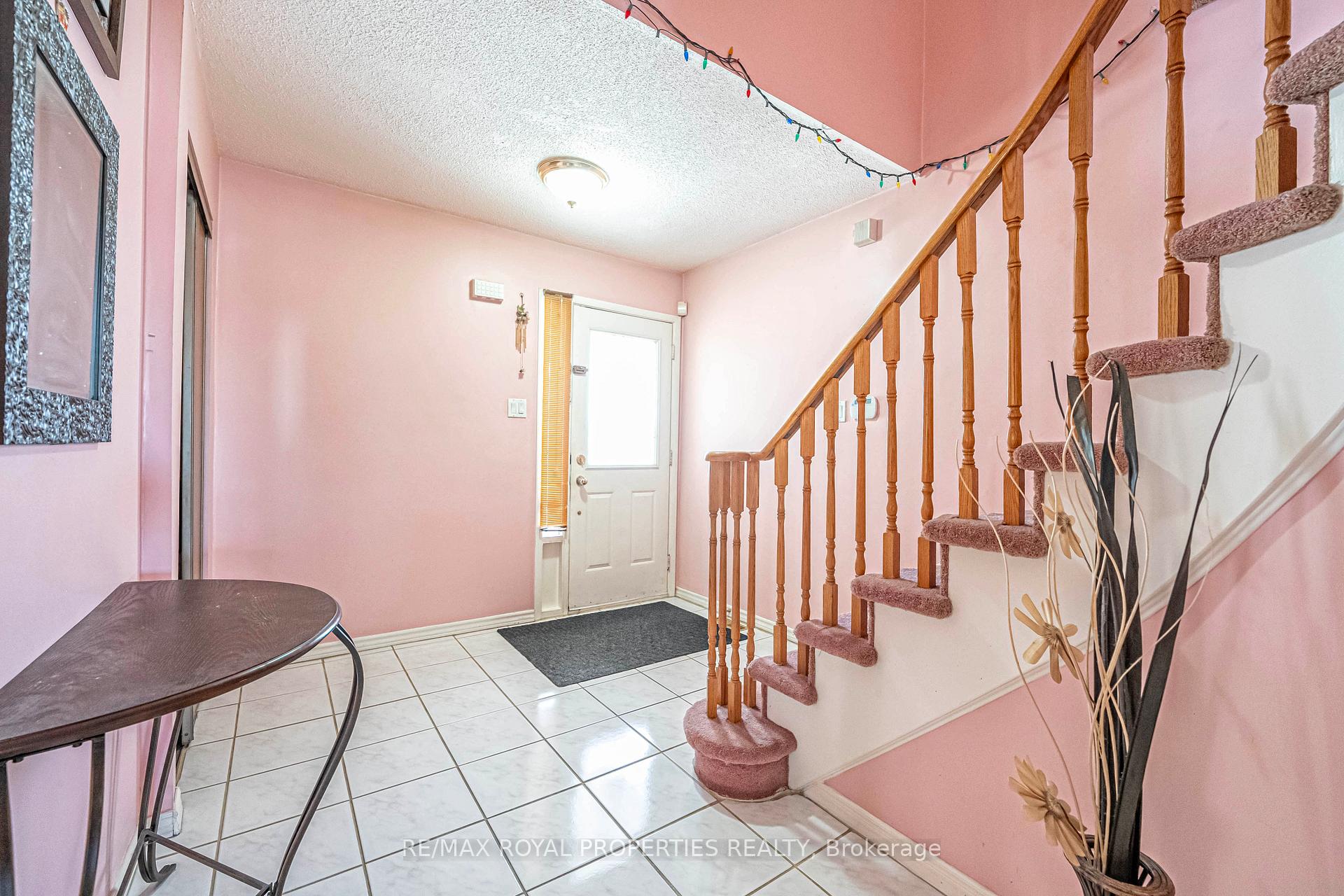 Photo 4 of 49 Page Crescent, Markham, Milliken Mills East — HOMEH