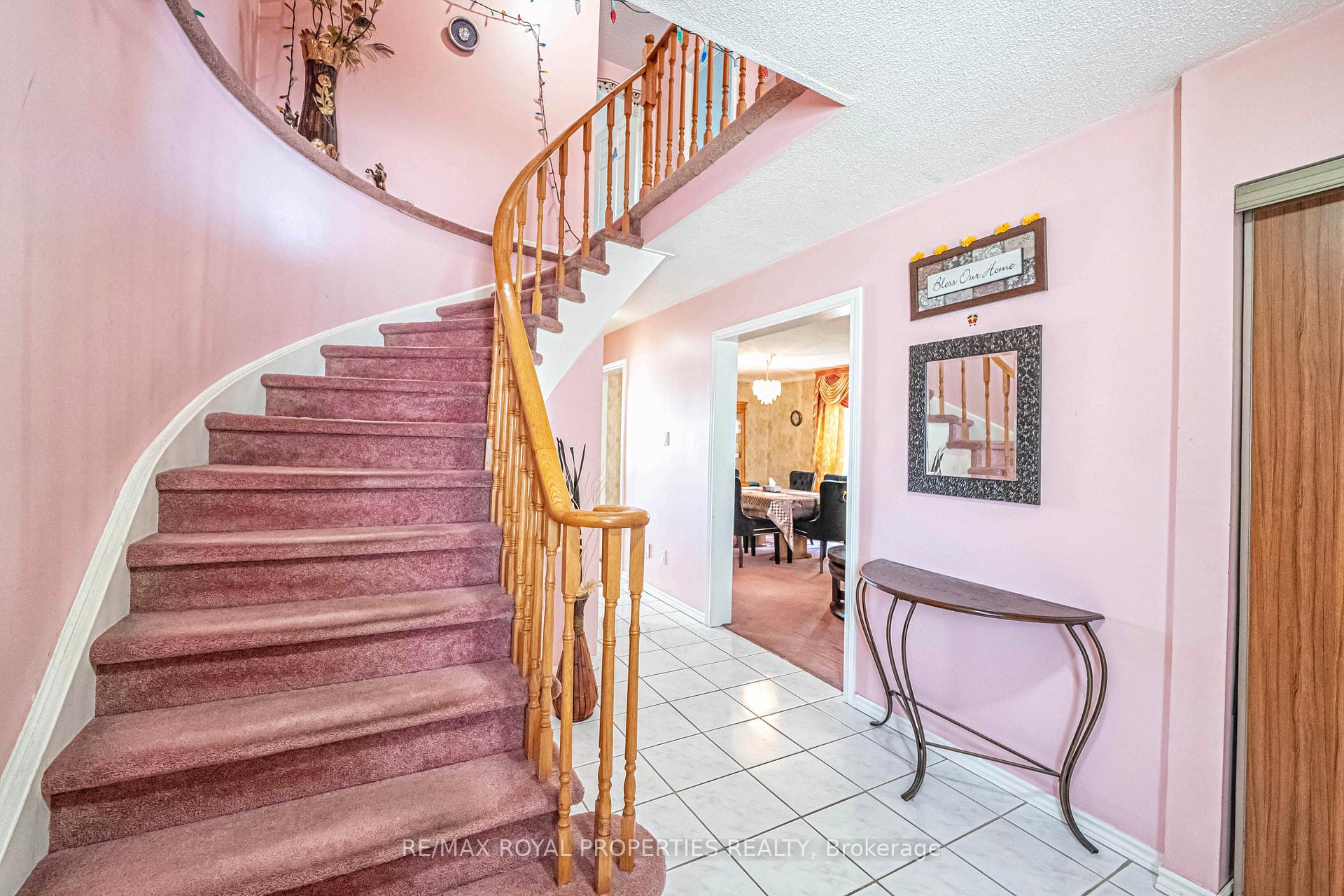 Photo 5 of 49 Page Crescent, Markham, Milliken Mills East — HOMEH