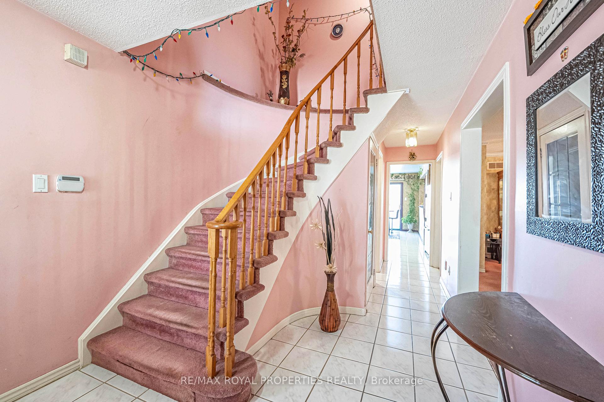 Photo 16 of 49 Page Crescent, Markham, Milliken Mills East — HOMEH