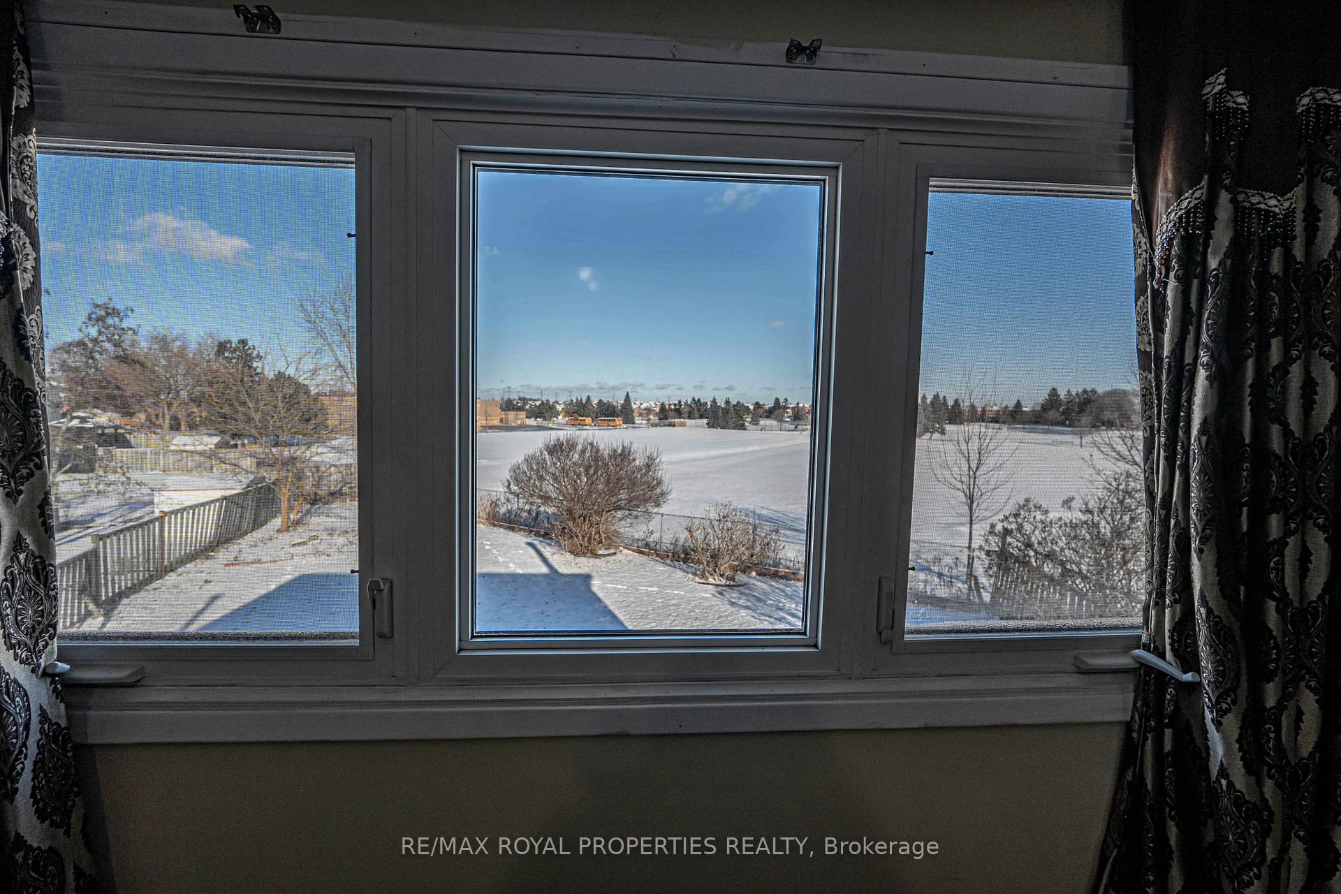 Photo 19 of 49 Page Crescent, Markham, Milliken Mills East — HOMEH