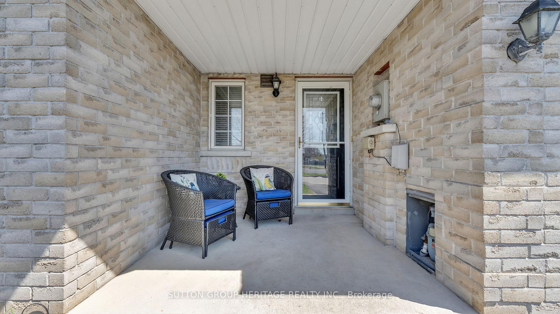 Photo 3 of 42 Odessa Crescent, Whitby, Rolling Acres — HOMEH