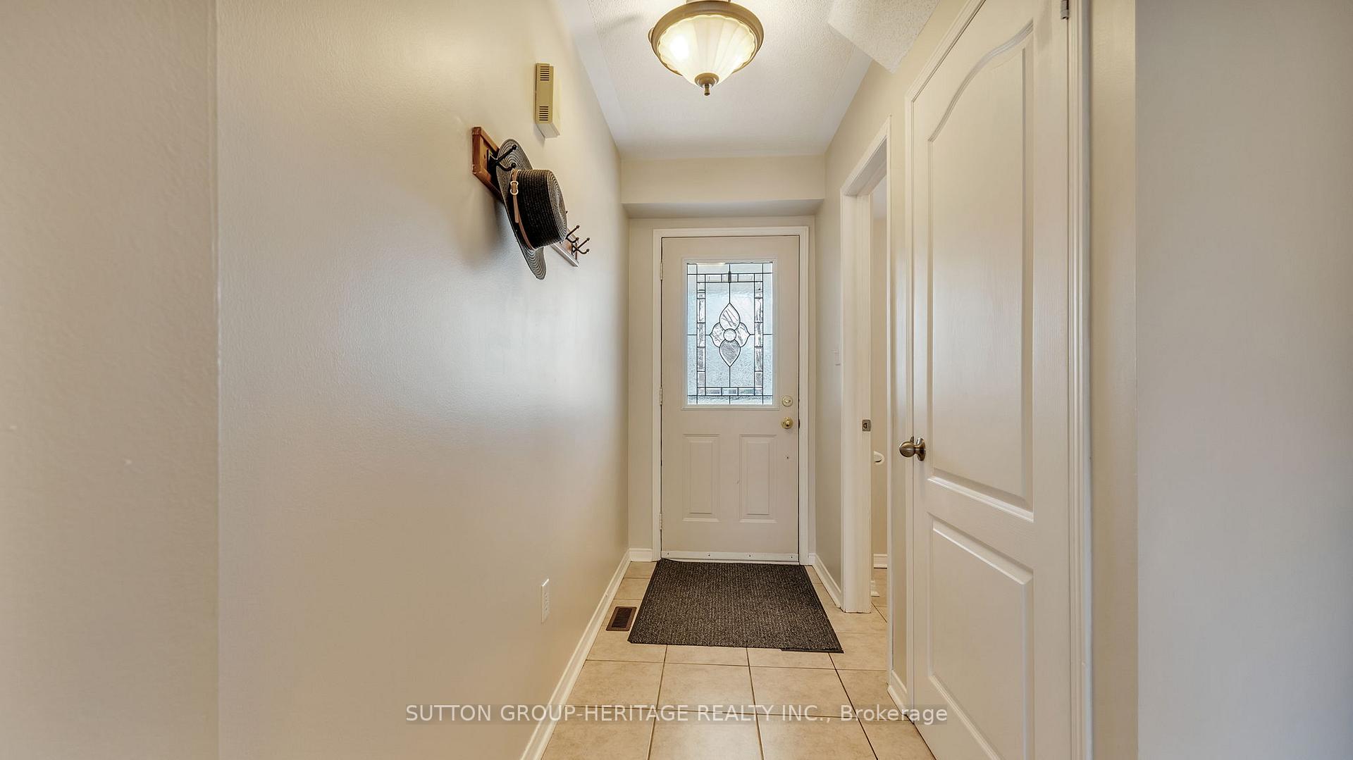 Photo 4 of 42 Odessa Crescent, Whitby, Rolling Acres — HOMEH