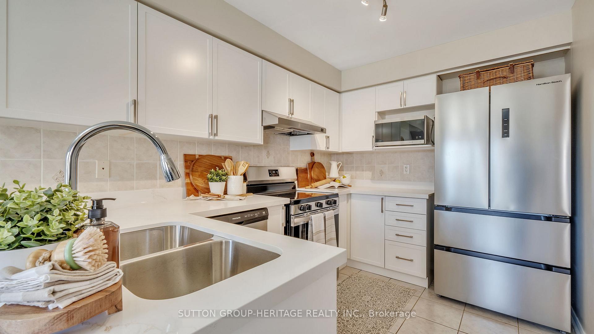Photo 13 of 42 Odessa Crescent, Whitby, Rolling Acres — HOMEH