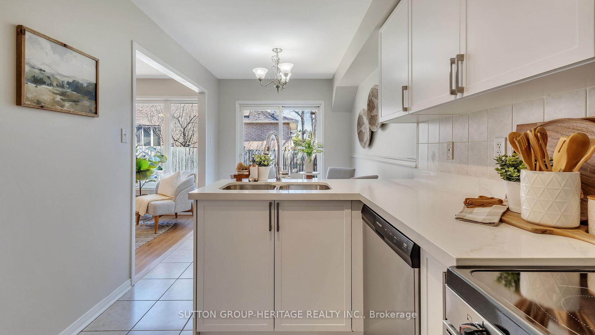 Photo 14 of 42 Odessa Crescent, Whitby, Rolling Acres — HOMEH