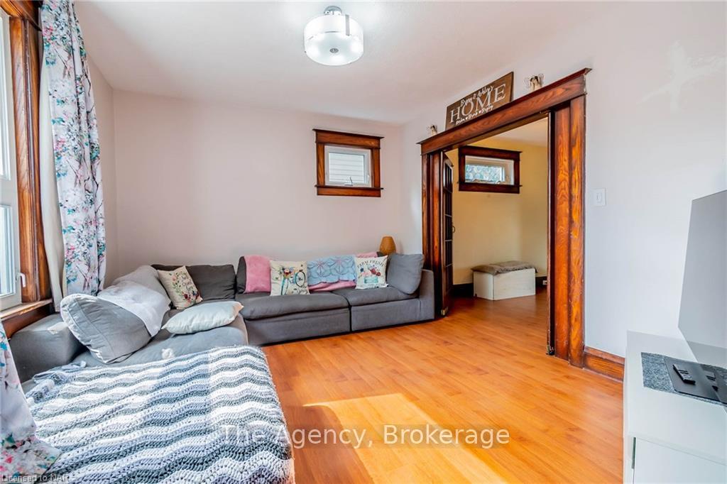 Photo 3 of 17 Wilton Avenue, Welland, Broadway — HOMEH