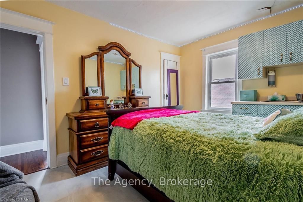 Photo 18 of 17 Wilton Avenue, Welland, Broadway — HOMEH