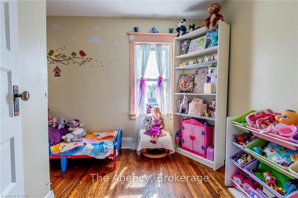 Photo 20 of 17 Wilton Avenue, Welland, Broadway — HOMEH