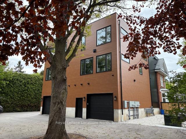 Front of Unit 4, 20 Alice Street E