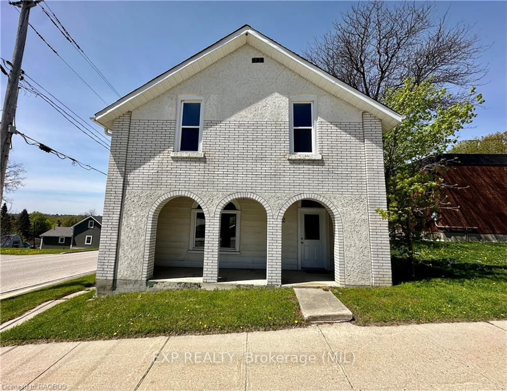 Front of 302 Garafraxa Street N