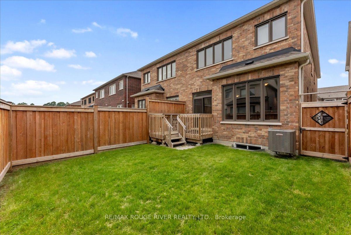 Photo 5 of 122 Laing Drive, Whitby, Rural Whitby — HOMEH