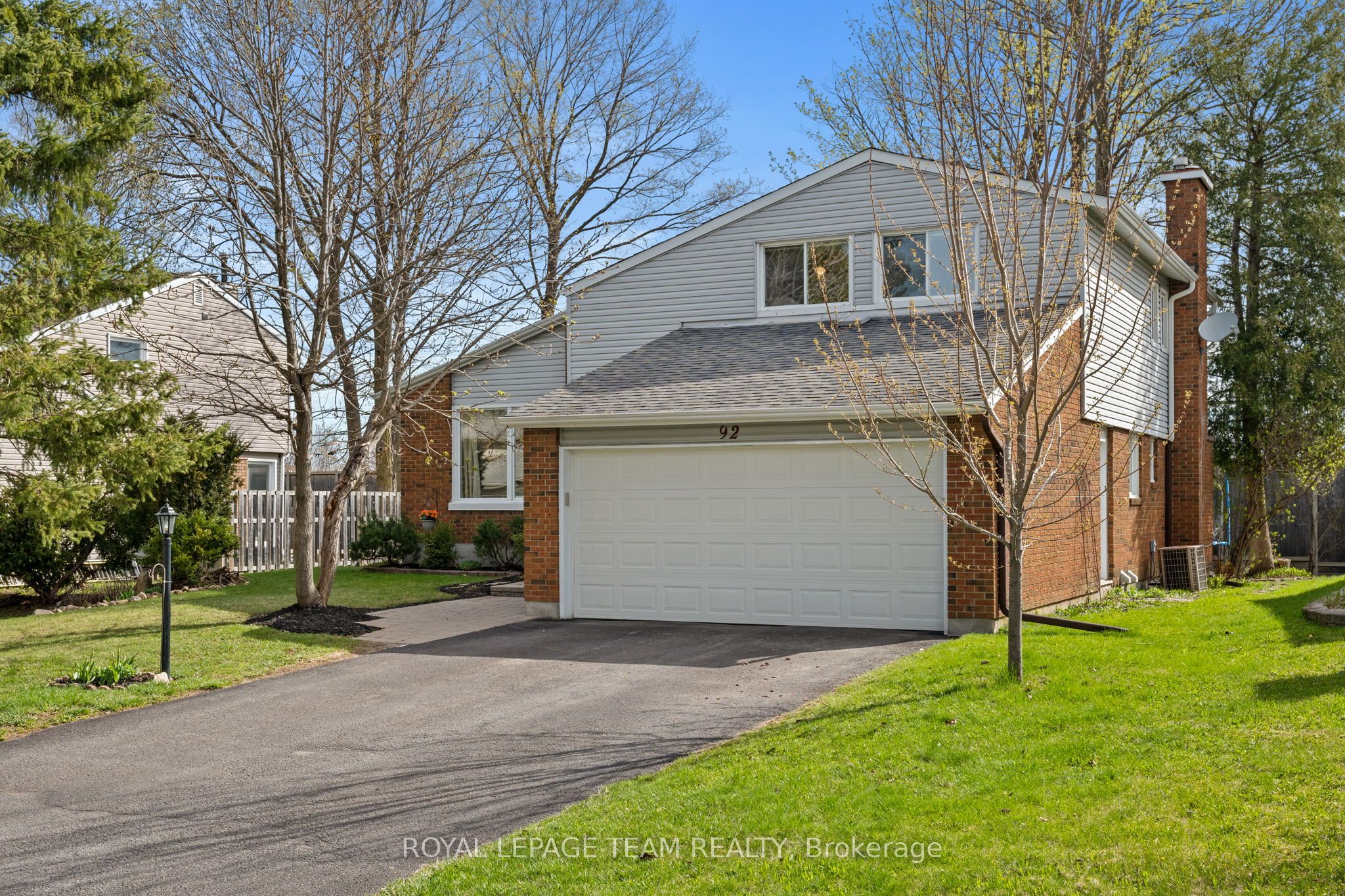 Photo 3 of 92 Burnetts Grove Circle, Ottawa, Barrhaven - Pheasant Run — HOMEH