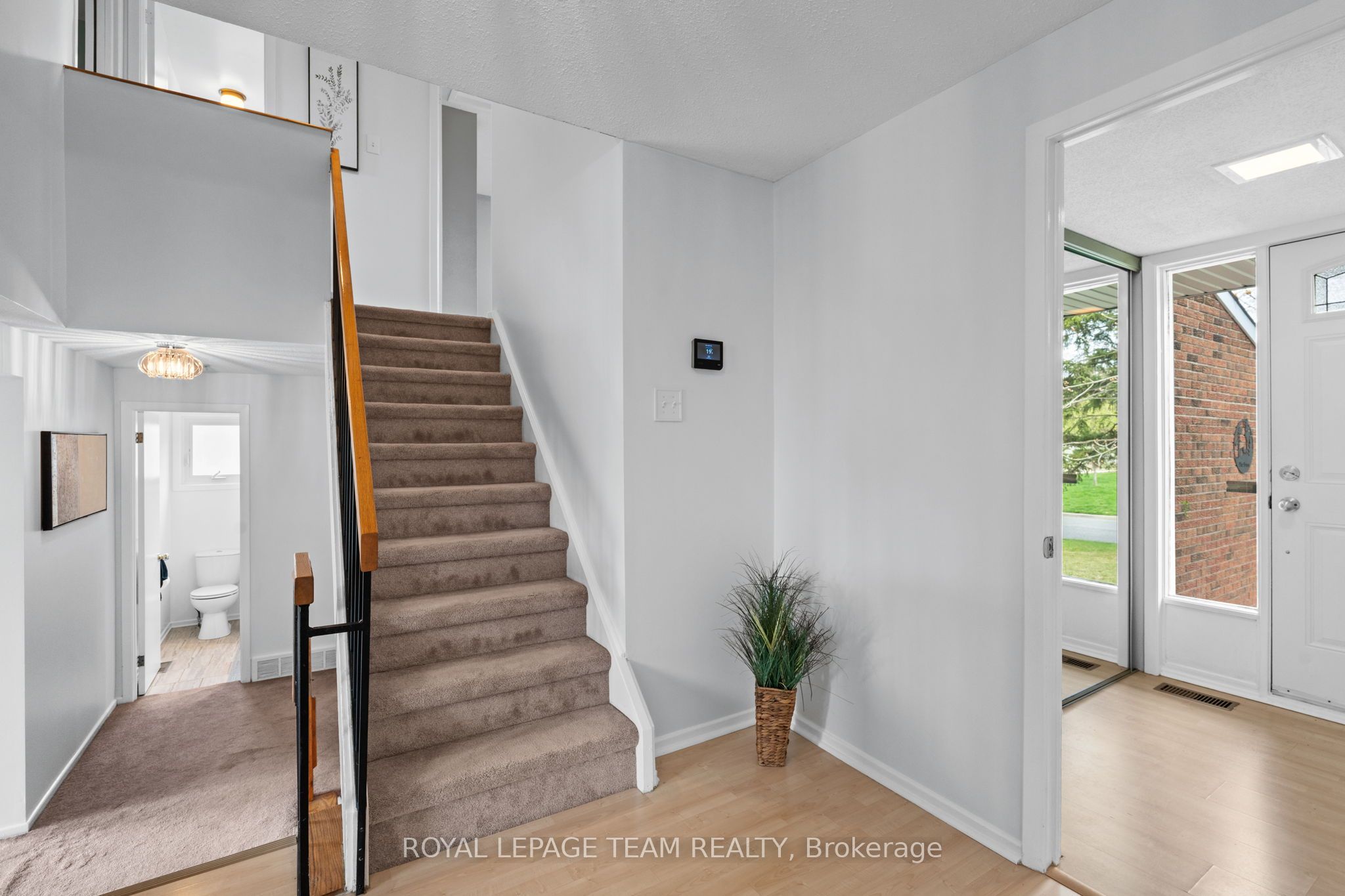 Photo 6 of 92 Burnetts Grove Circle, Ottawa, Barrhaven - Pheasant Run — HOMEH