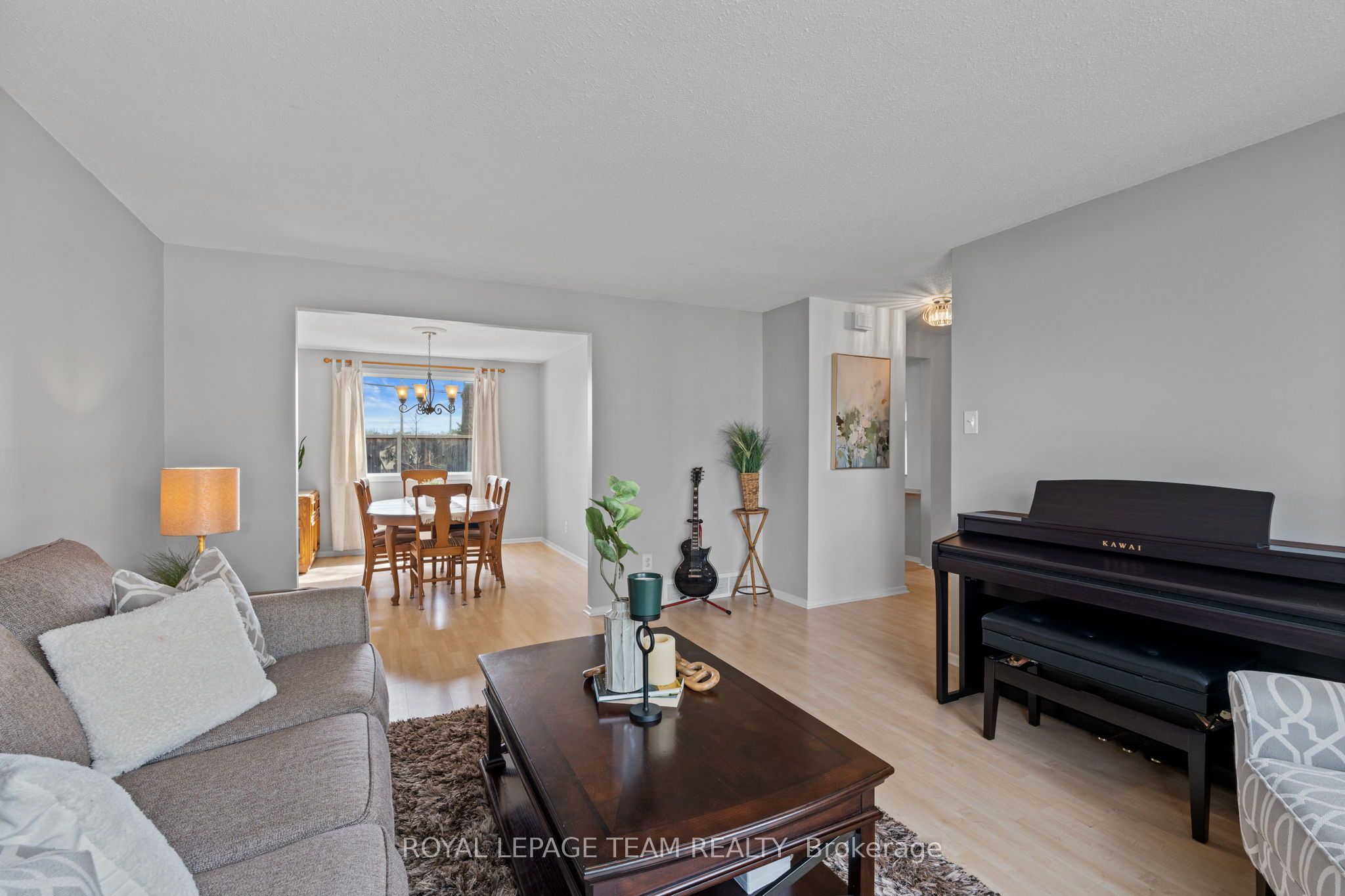 Photo 9 of 92 Burnetts Grove Circle, Ottawa, Barrhaven - Pheasant Run — HOMEH