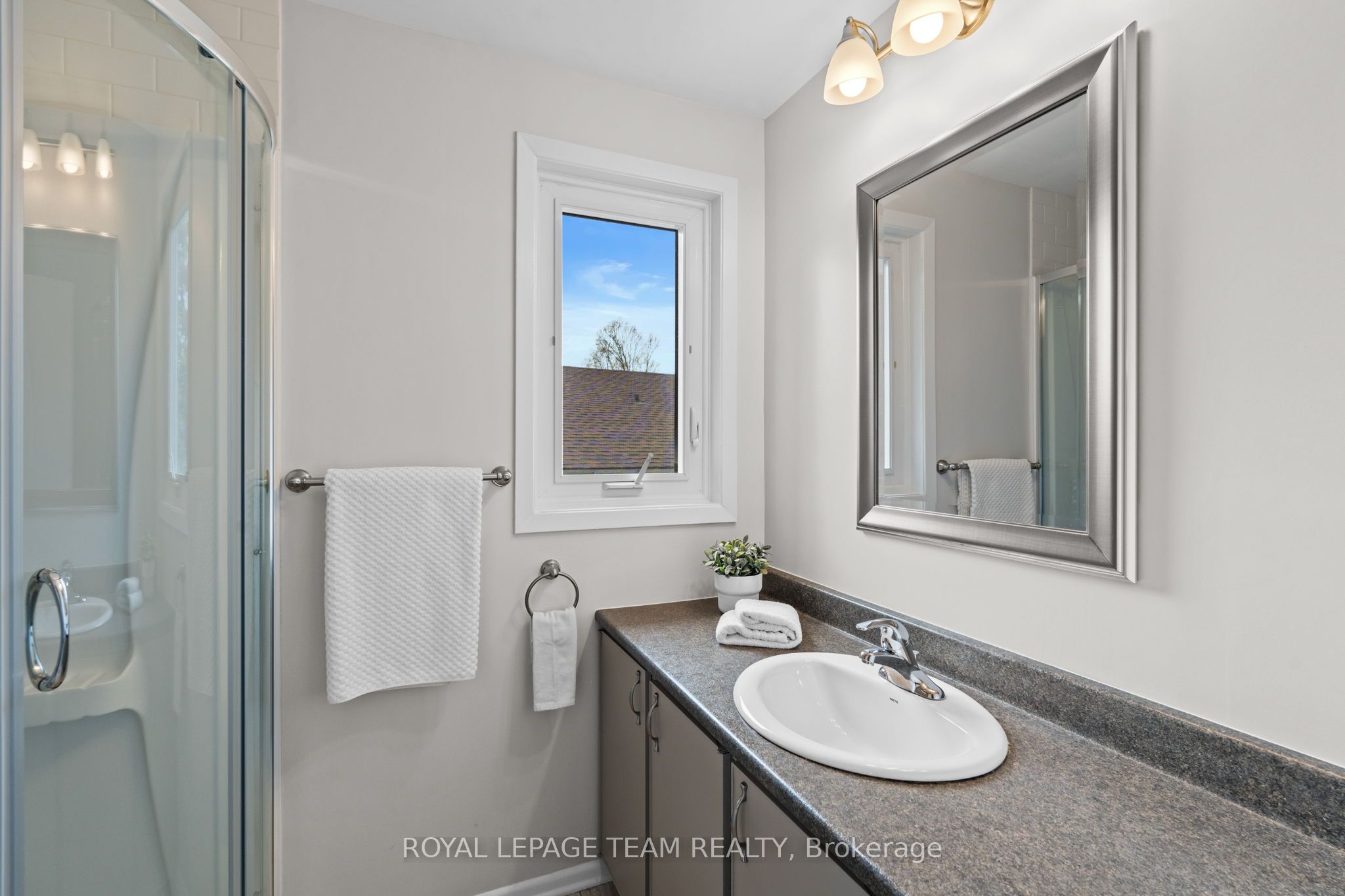 Photo 29 of 92 Burnetts Grove Circle, Ottawa, Barrhaven - Pheasant Run — HOMEH