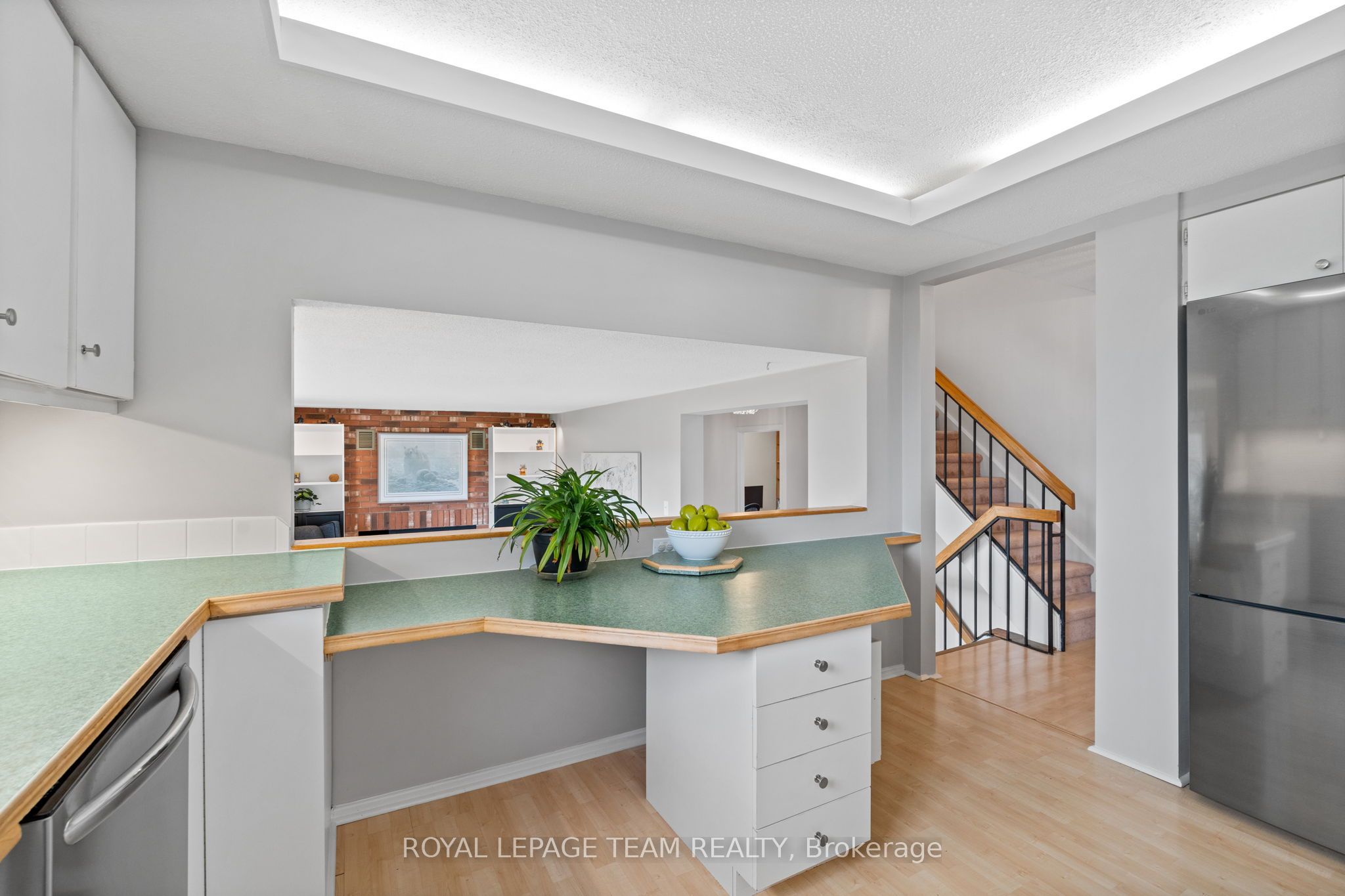 Photo 13 of 92 Burnetts Grove Circle, Ottawa, Barrhaven - Pheasant Run — HOMEH