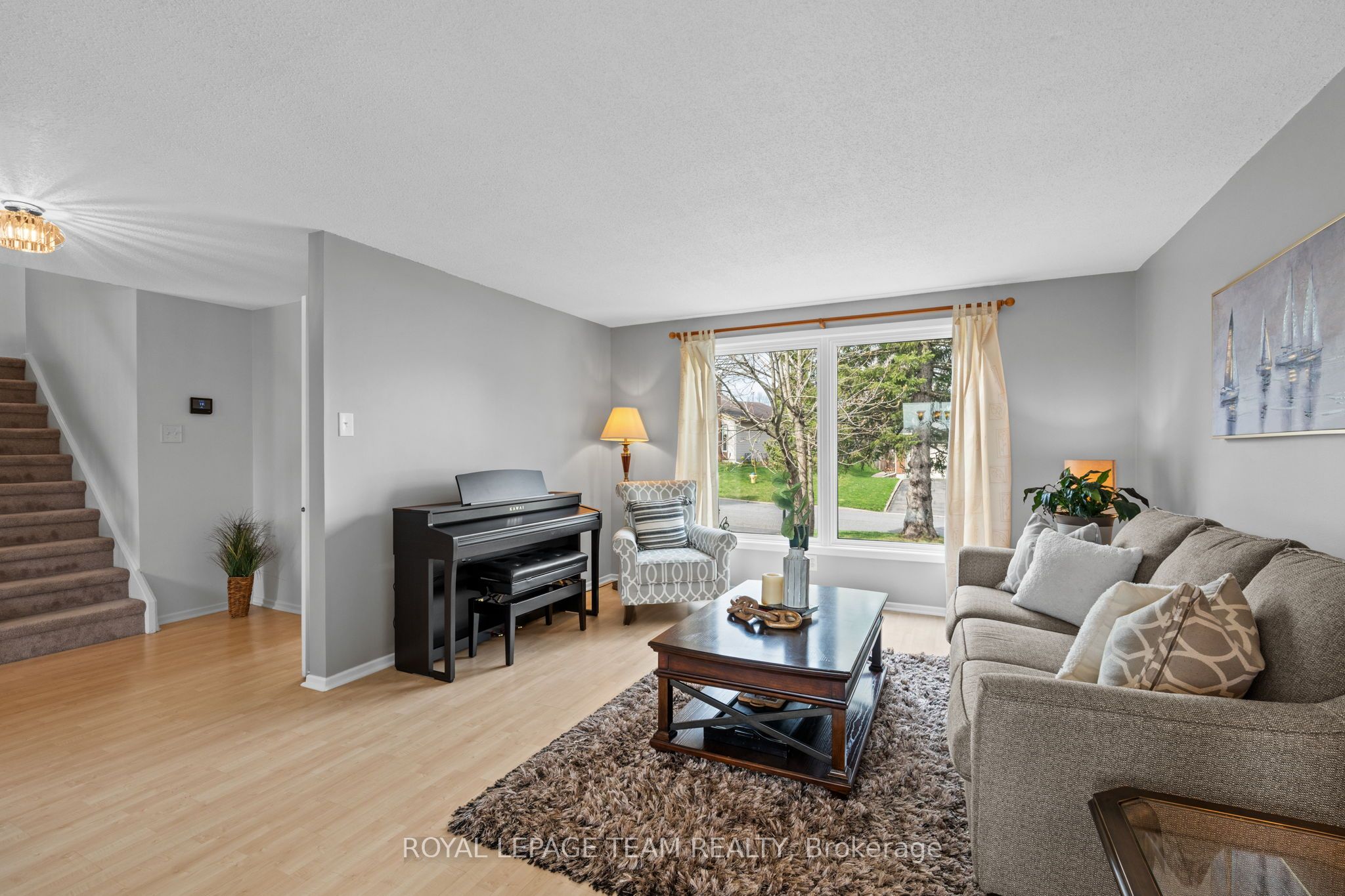 Photo 8 of 92 Burnetts Grove Circle, Ottawa, Barrhaven - Pheasant Run — HOMEH