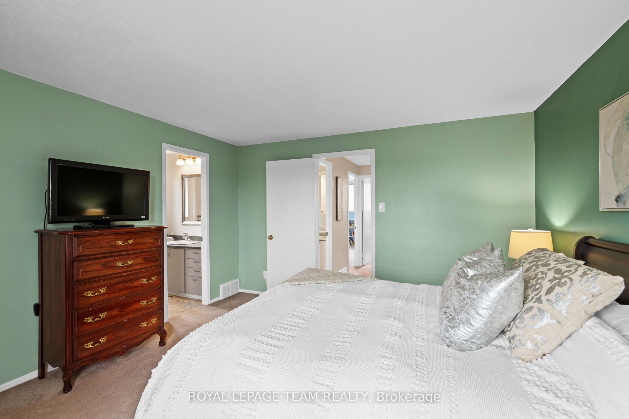 Photo 28 of 92 Burnetts Grove Circle, Ottawa, Barrhaven - Pheasant Run — HOMEH