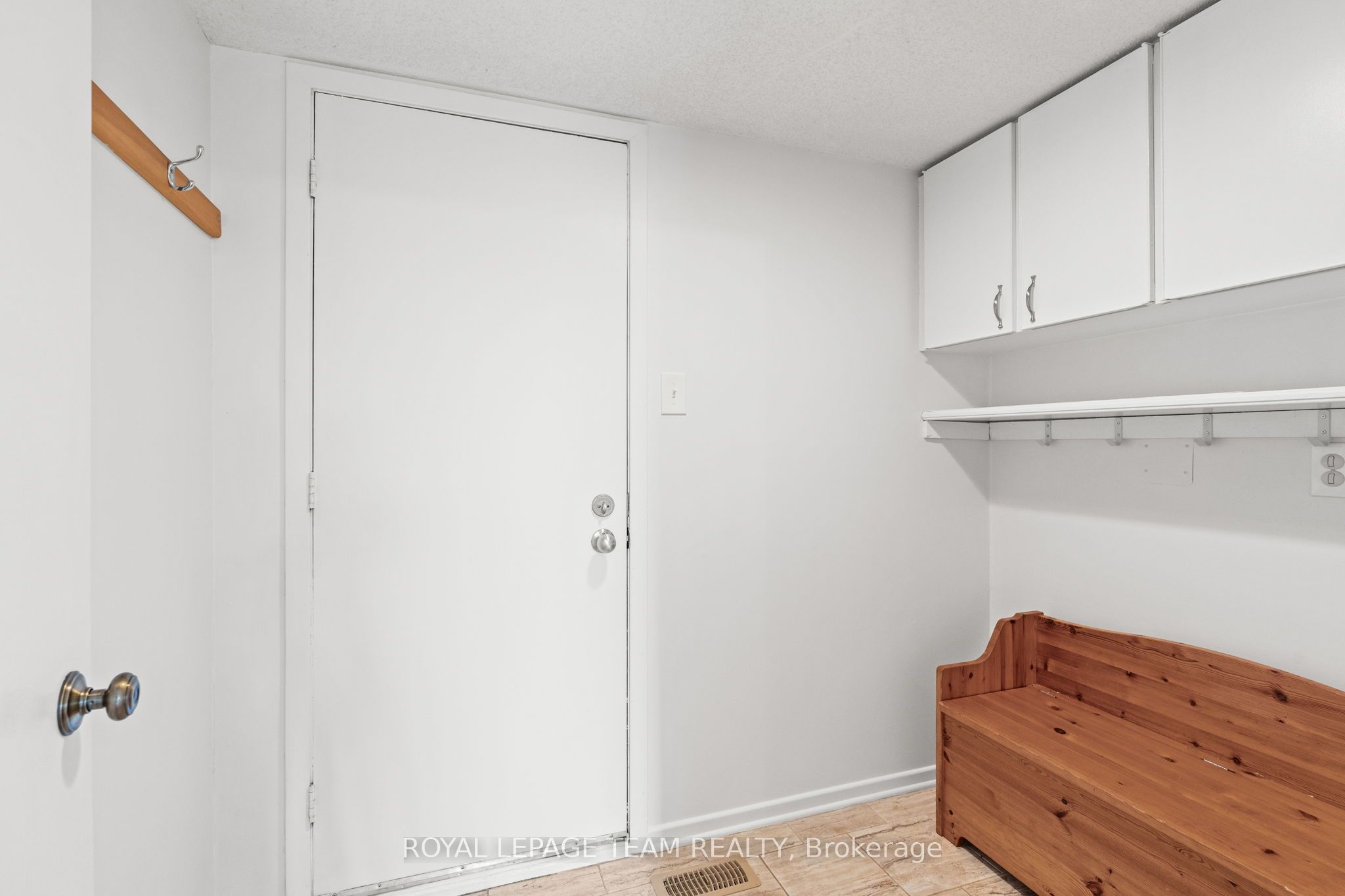 Photo 22 of 92 Burnetts Grove Circle, Ottawa, Barrhaven - Pheasant Run — HOMEH