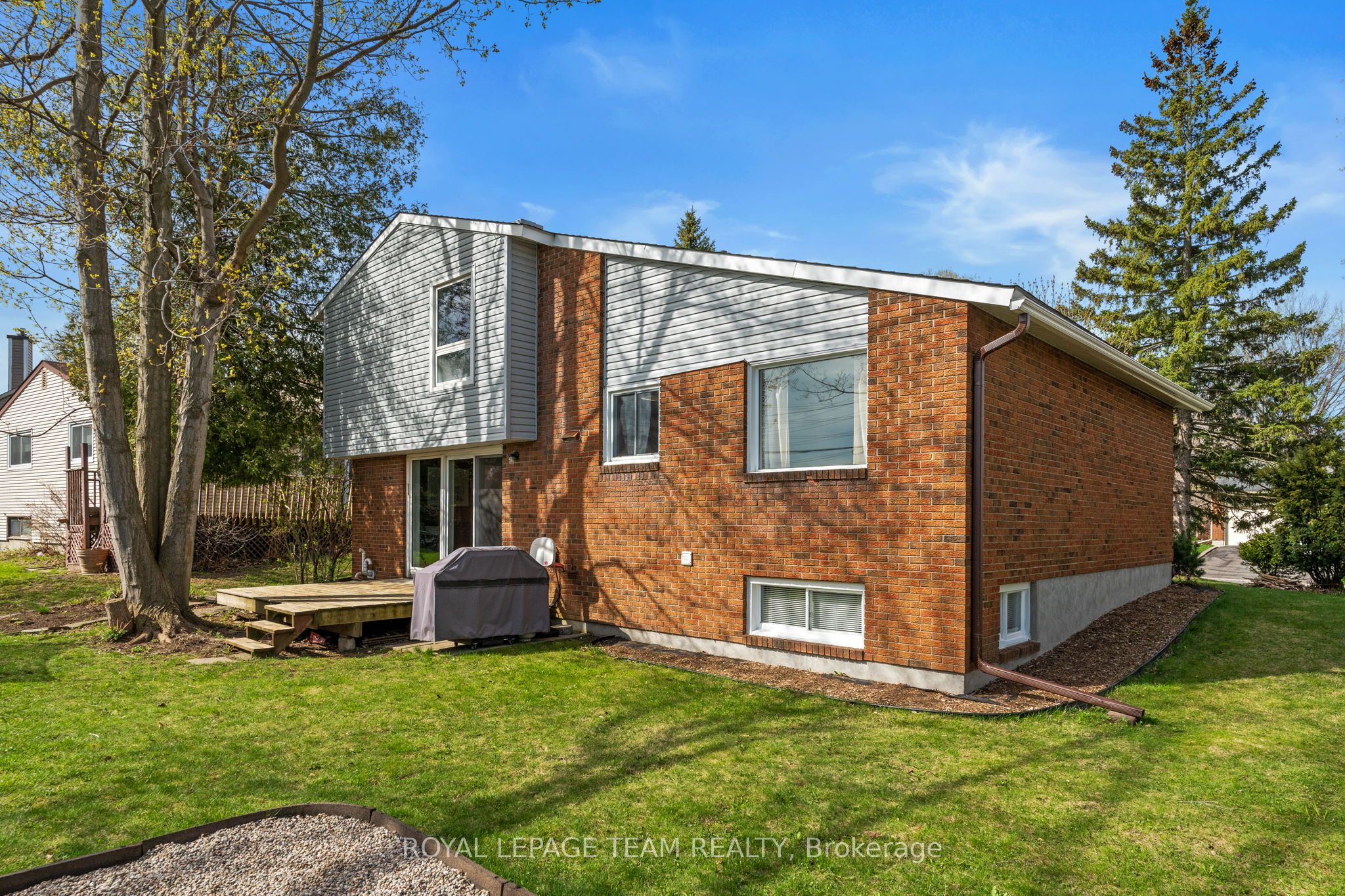 Photo 36 of 92 Burnetts Grove Circle, Ottawa, Barrhaven - Pheasant Run — HOMEH