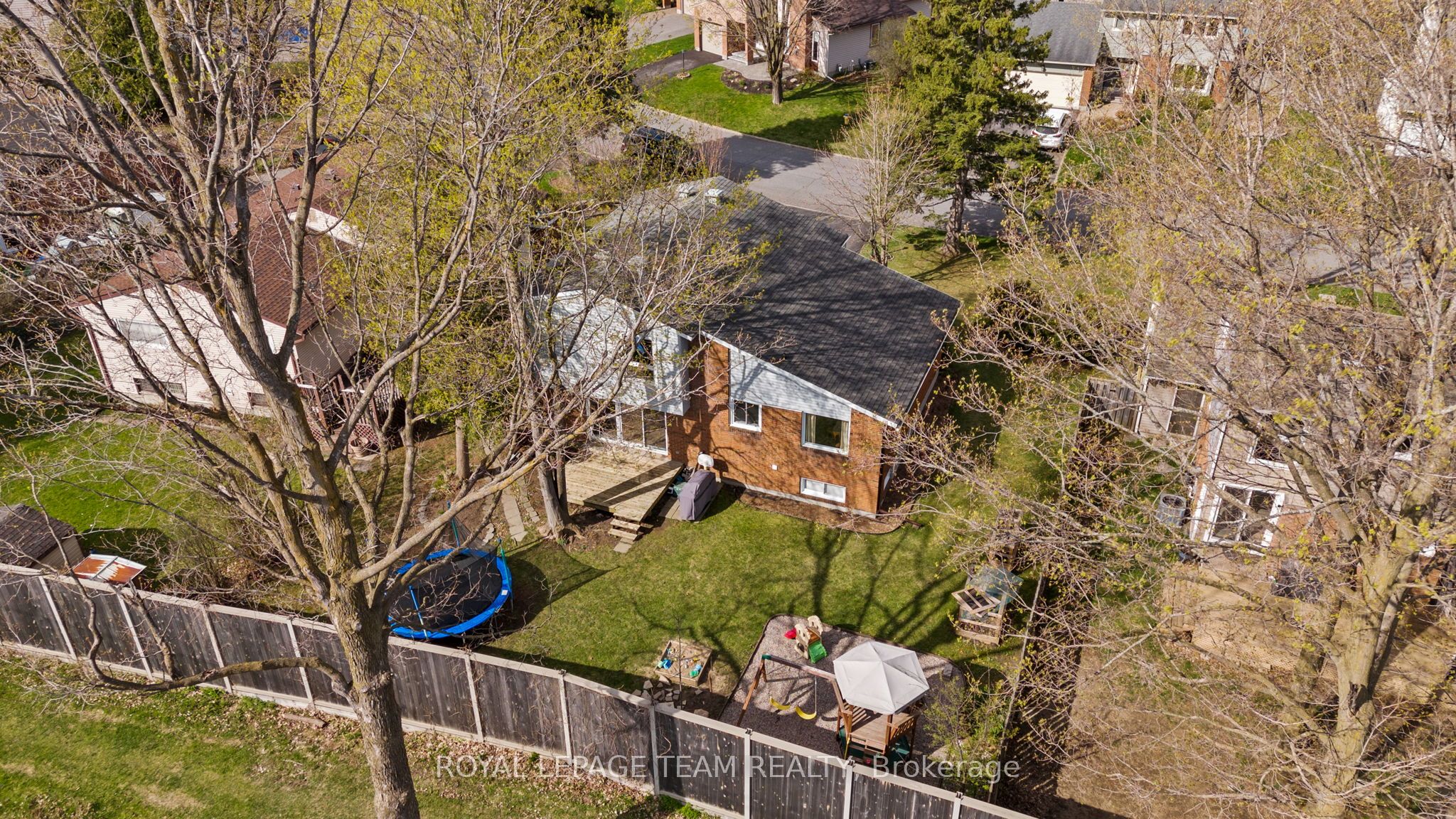 Photo 44 of 92 Burnetts Grove Circle, Ottawa, Barrhaven - Pheasant Run — HOMEH