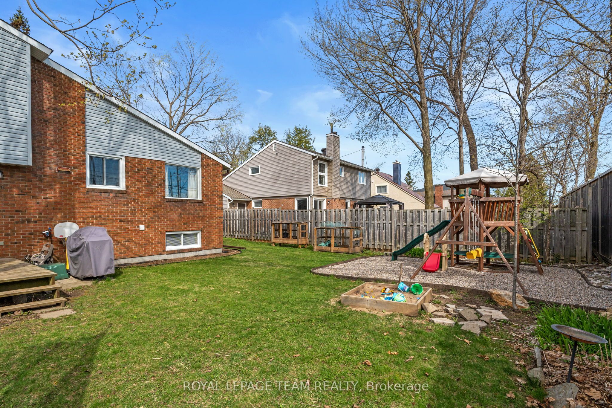 Photo 38 of 92 Burnetts Grove Circle, Ottawa, Barrhaven - Pheasant Run — HOMEH