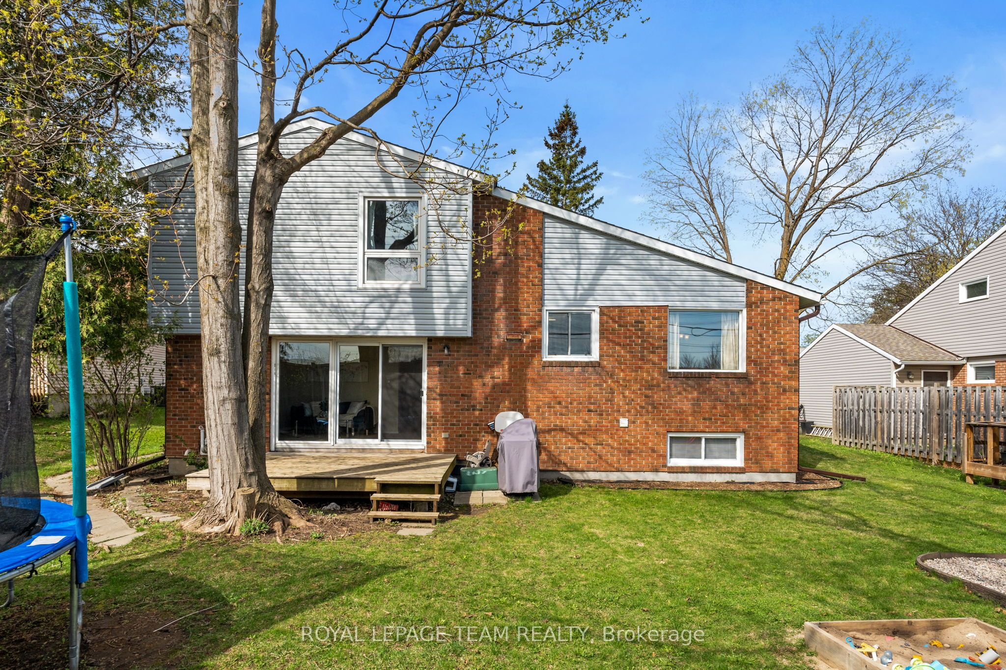 Photo 37 of 92 Burnetts Grove Circle, Ottawa, Barrhaven - Pheasant Run — HOMEH