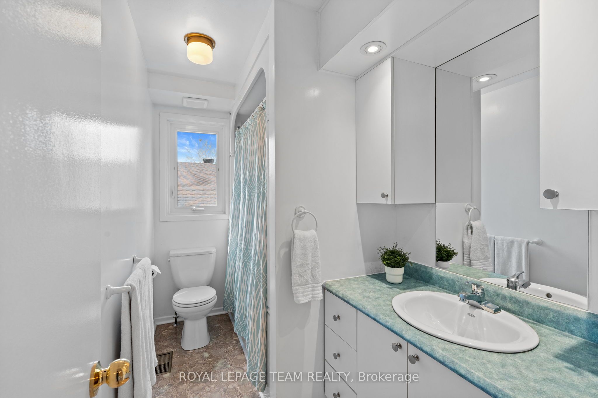 Photo 26 of 92 Burnetts Grove Circle, Ottawa, Barrhaven - Pheasant Run — HOMEH