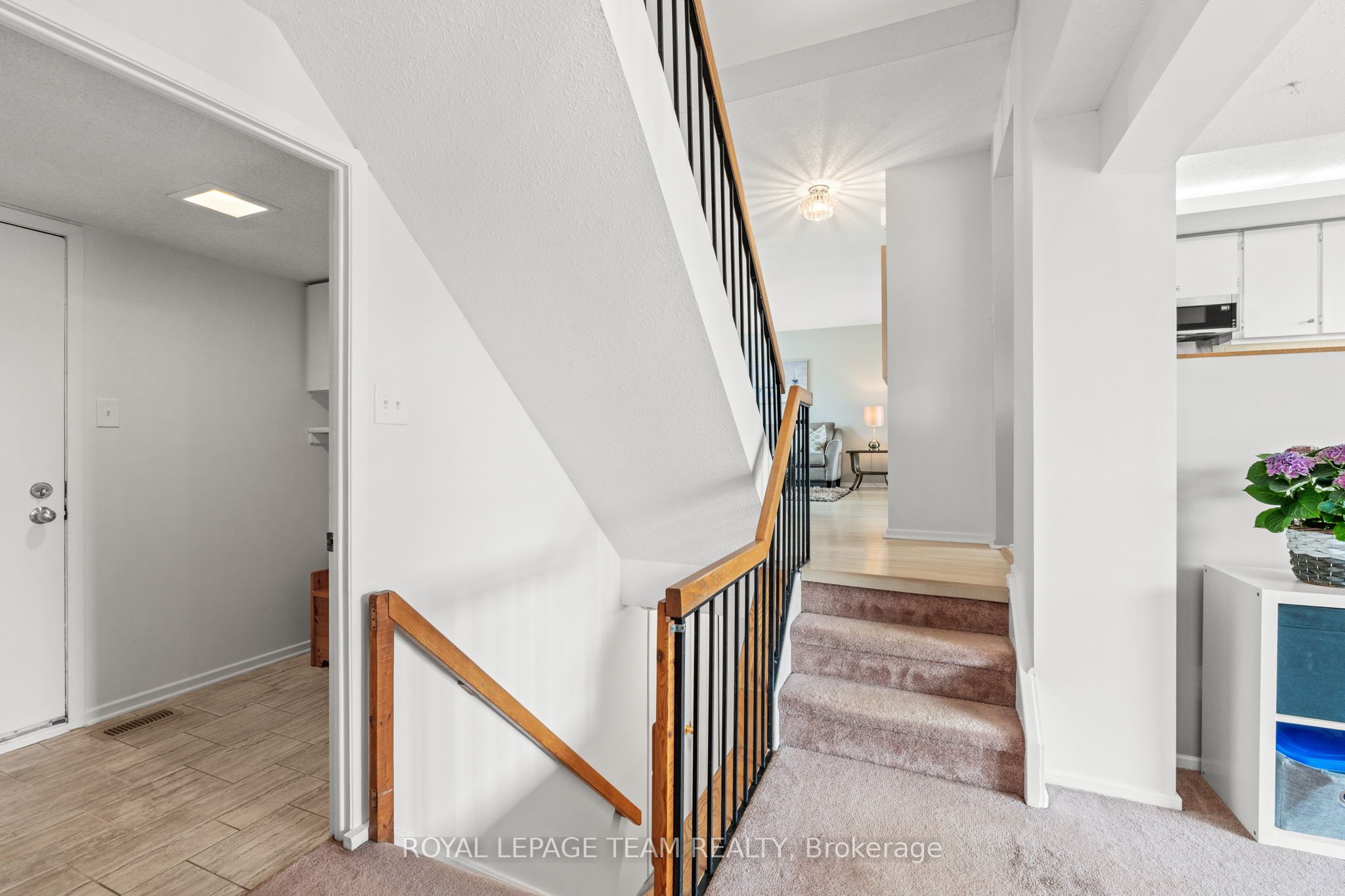 Photo 32 of 92 Burnetts Grove Circle, Ottawa, Barrhaven - Pheasant Run — HOMEH