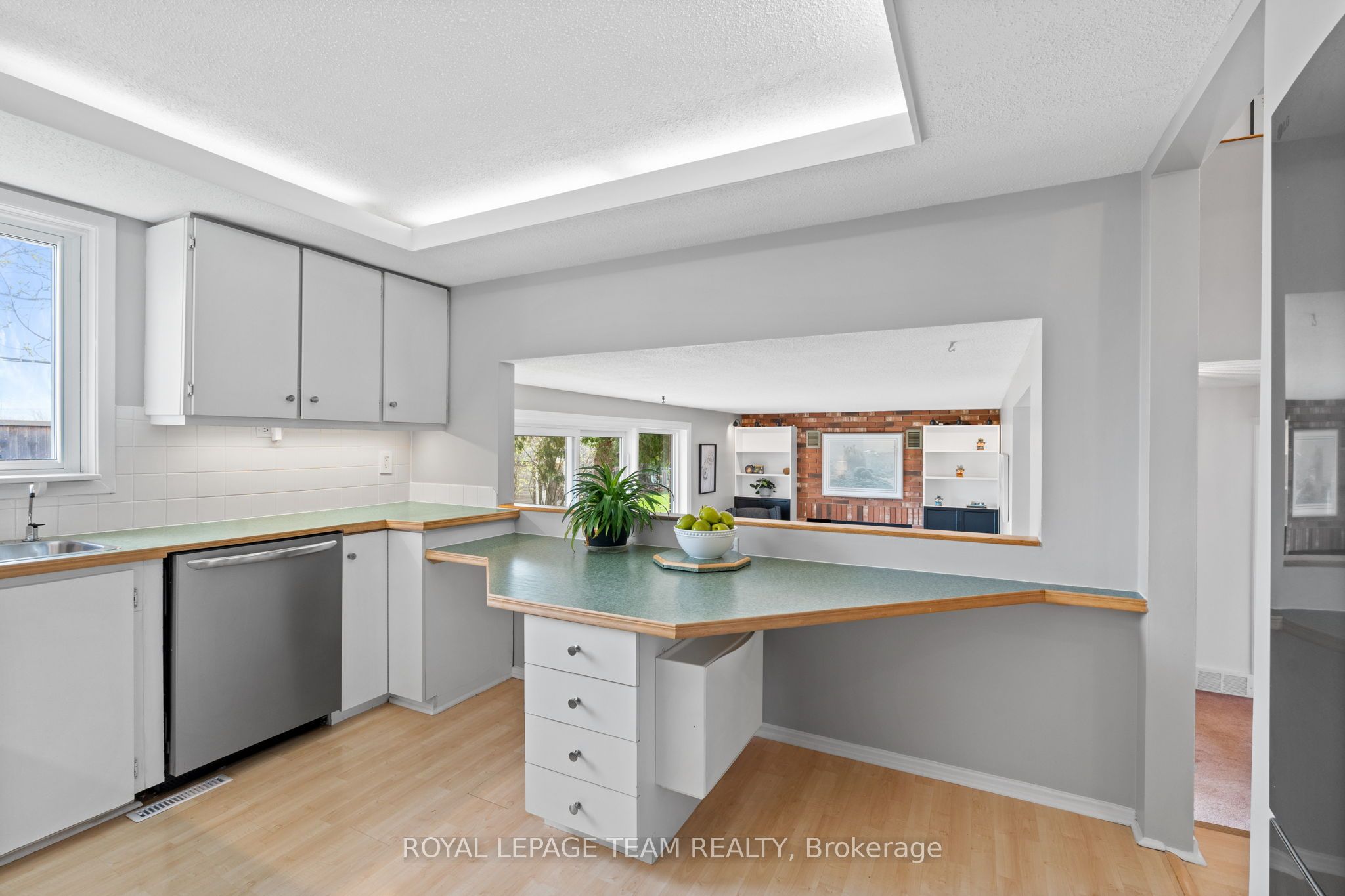 Photo 11 of 92 Burnetts Grove Circle, Ottawa, Barrhaven - Pheasant Run — HOMEH