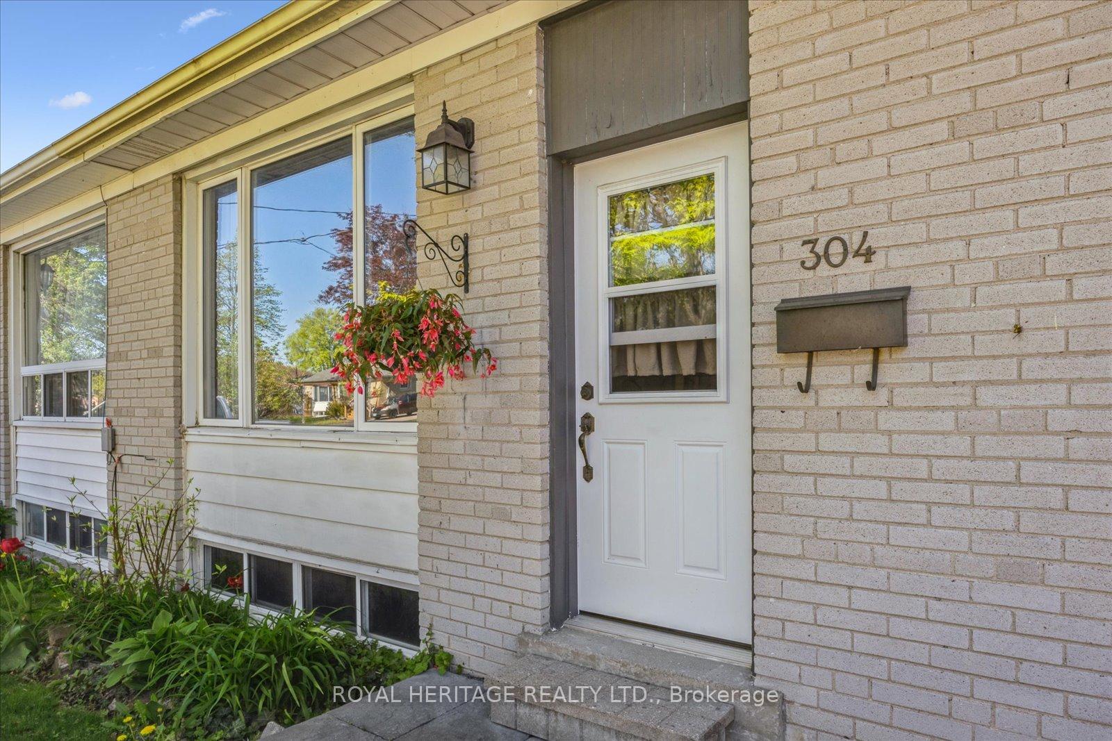 Photo 3 of 304 Rosedale Drive, Whitby, Downtown Whitby — HOMEH