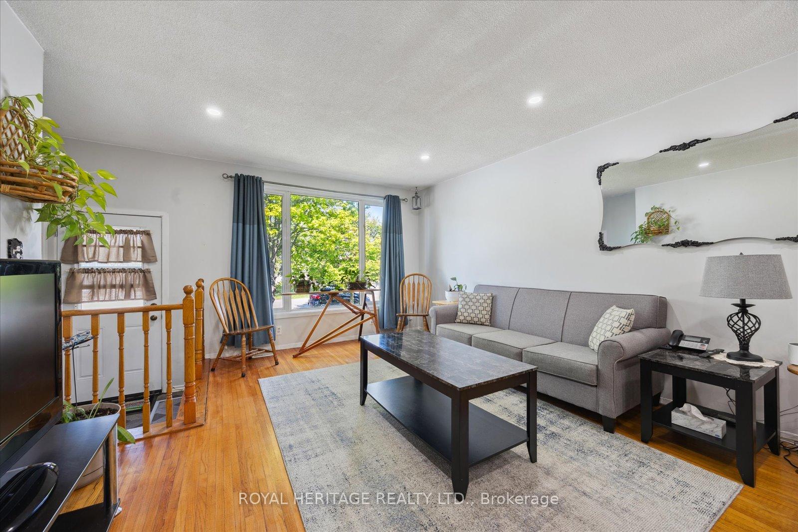 Photo 4 of 304 Rosedale Drive, Whitby, Downtown Whitby — HOMEH