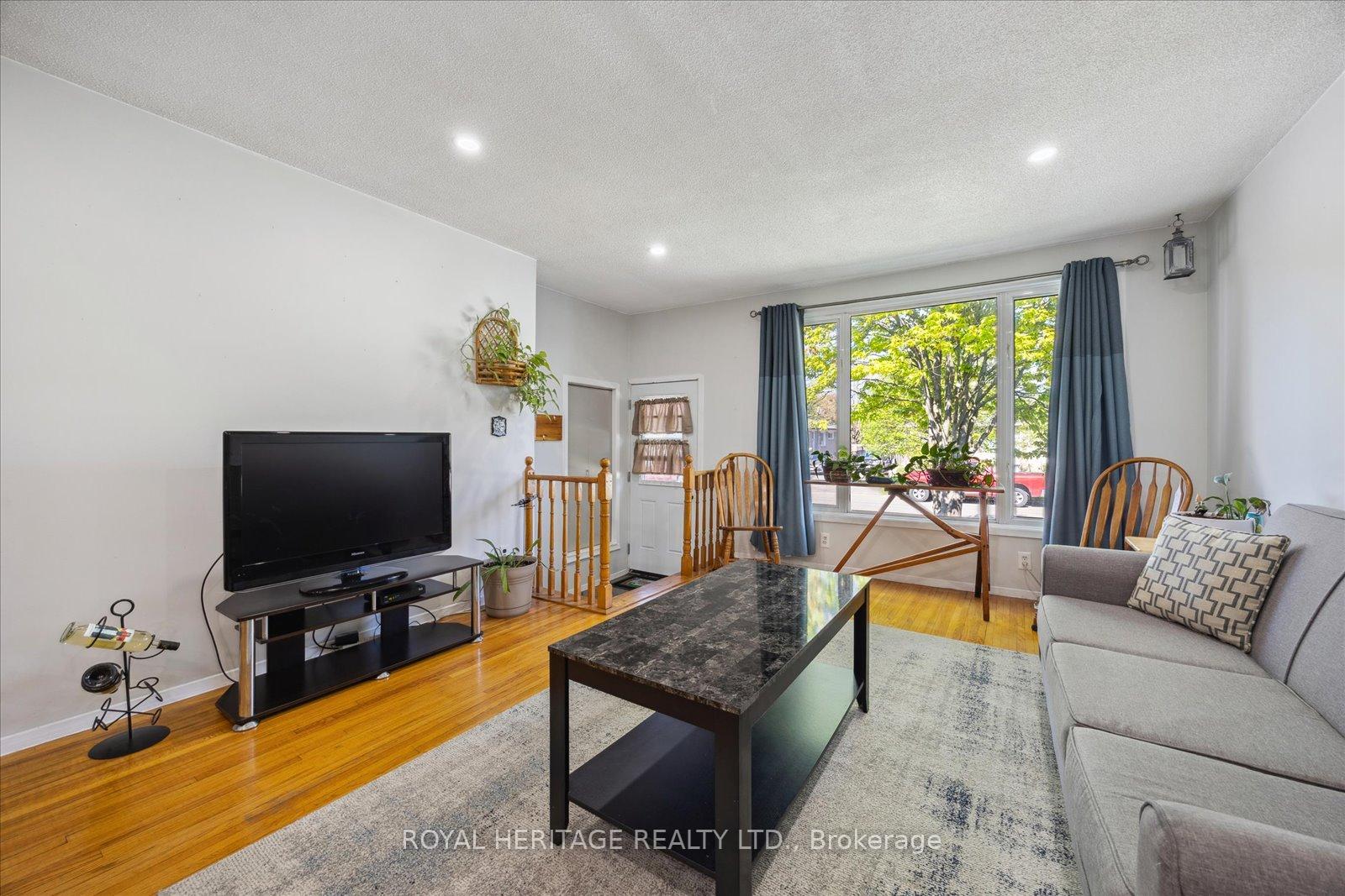 Photo 5 of 304 Rosedale Drive, Whitby, Downtown Whitby — HOMEH