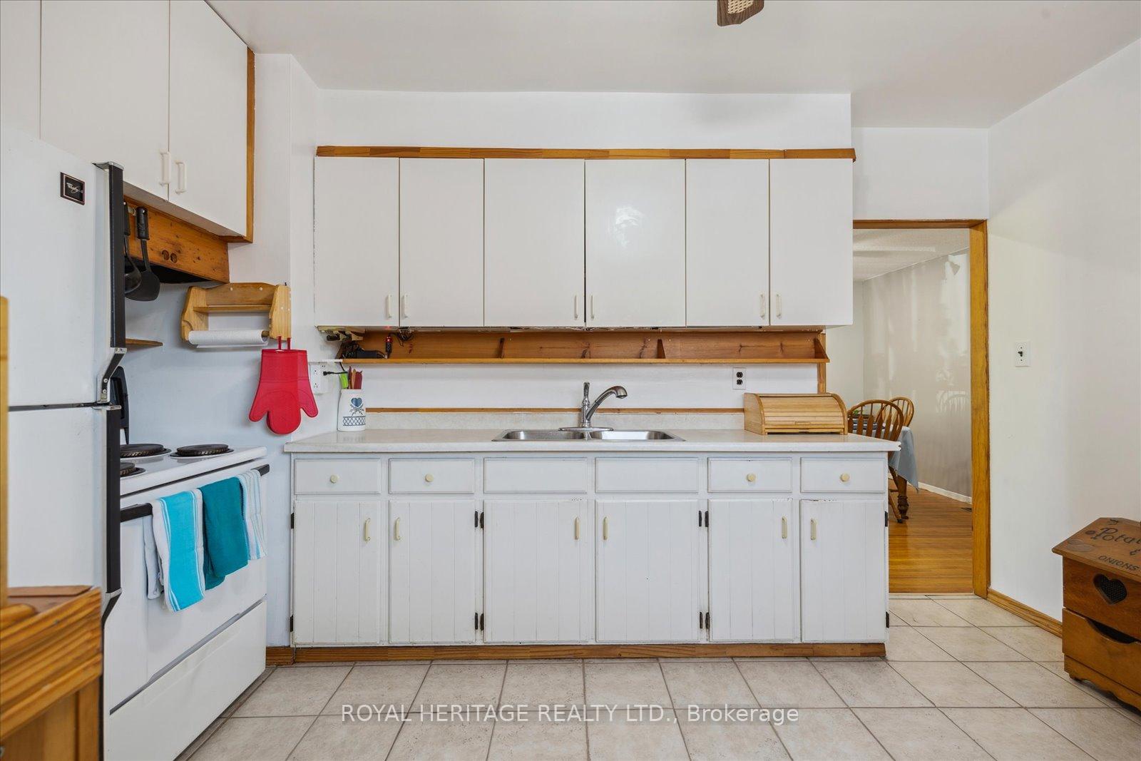 Photo 9 of 304 Rosedale Drive, Whitby, Downtown Whitby — HOMEH