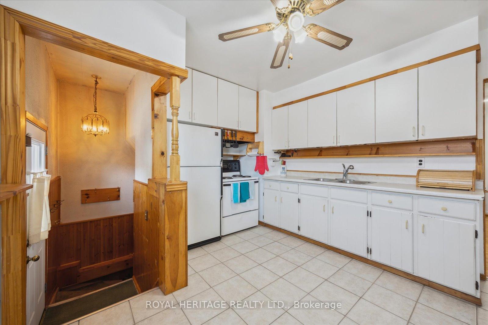 Photo 10 of 304 Rosedale Drive, Whitby, Downtown Whitby — HOMEH