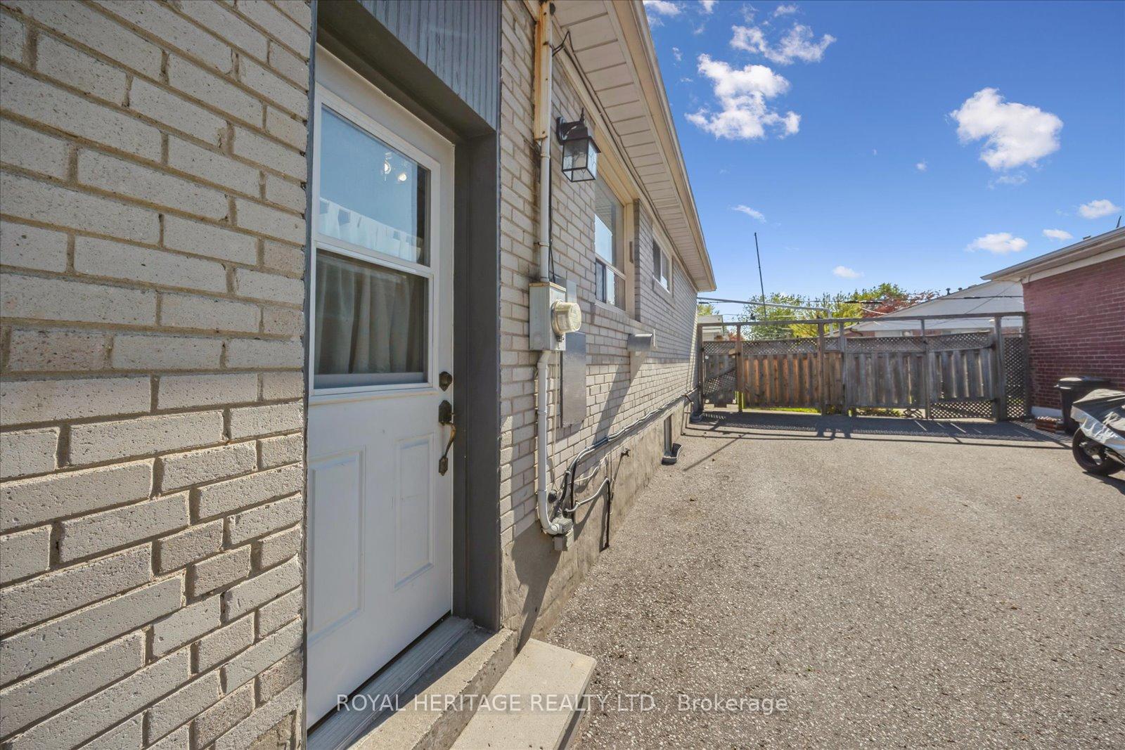 Photo 35 of 304 Rosedale Drive, Whitby, Downtown Whitby — HOMEH