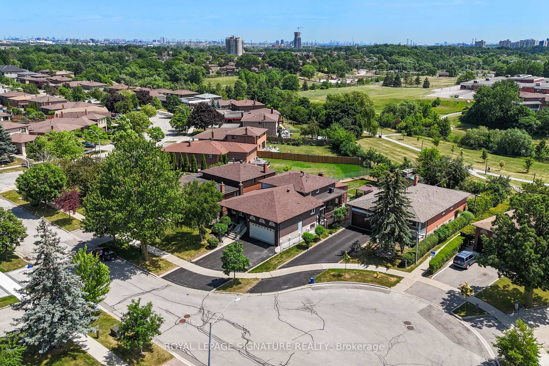 Photo 2 of 59 Lewis Drive, Vaughan, West Woodbridge — HOMEH